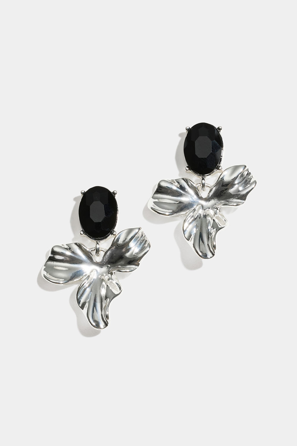 Øredobber med blader og svarte glassteiner i gruppen Store week / hos Glitter (253010079001)