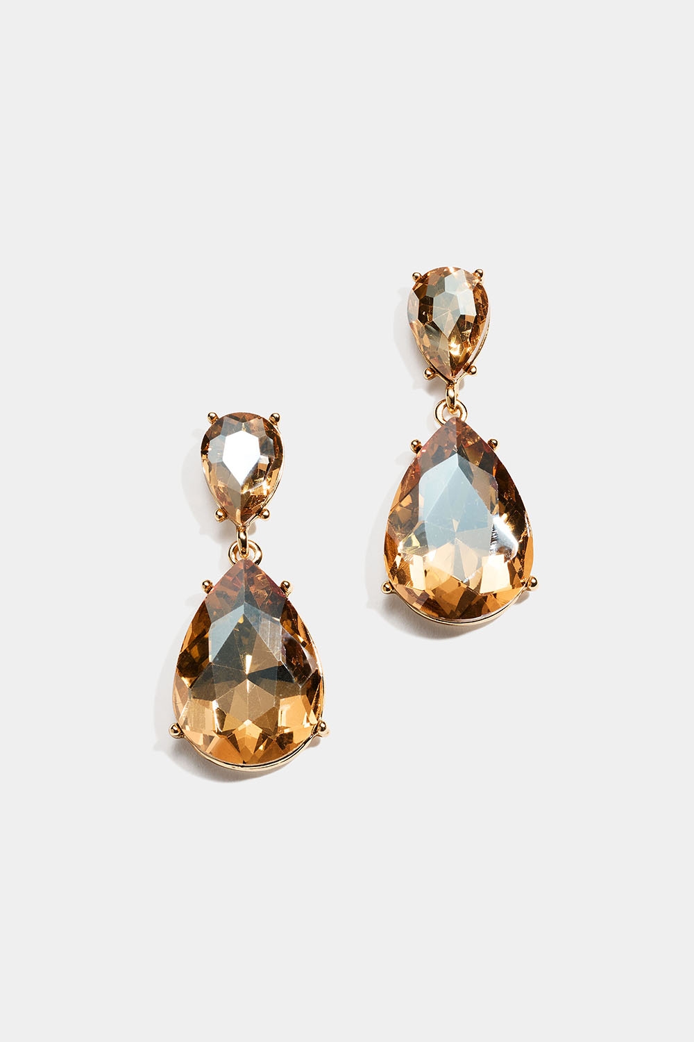 Øredobber med beige dråpeformede glassteiner i gruppen Smykker / Øredobber / Rhinestone hos Glitter (253010398302)