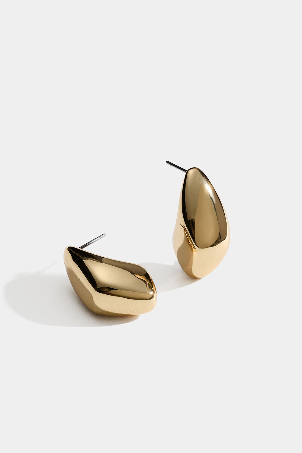 Gullfargede øredobber i kantet dråpeform i gruppen Store week / hos Glitter (253010502002)