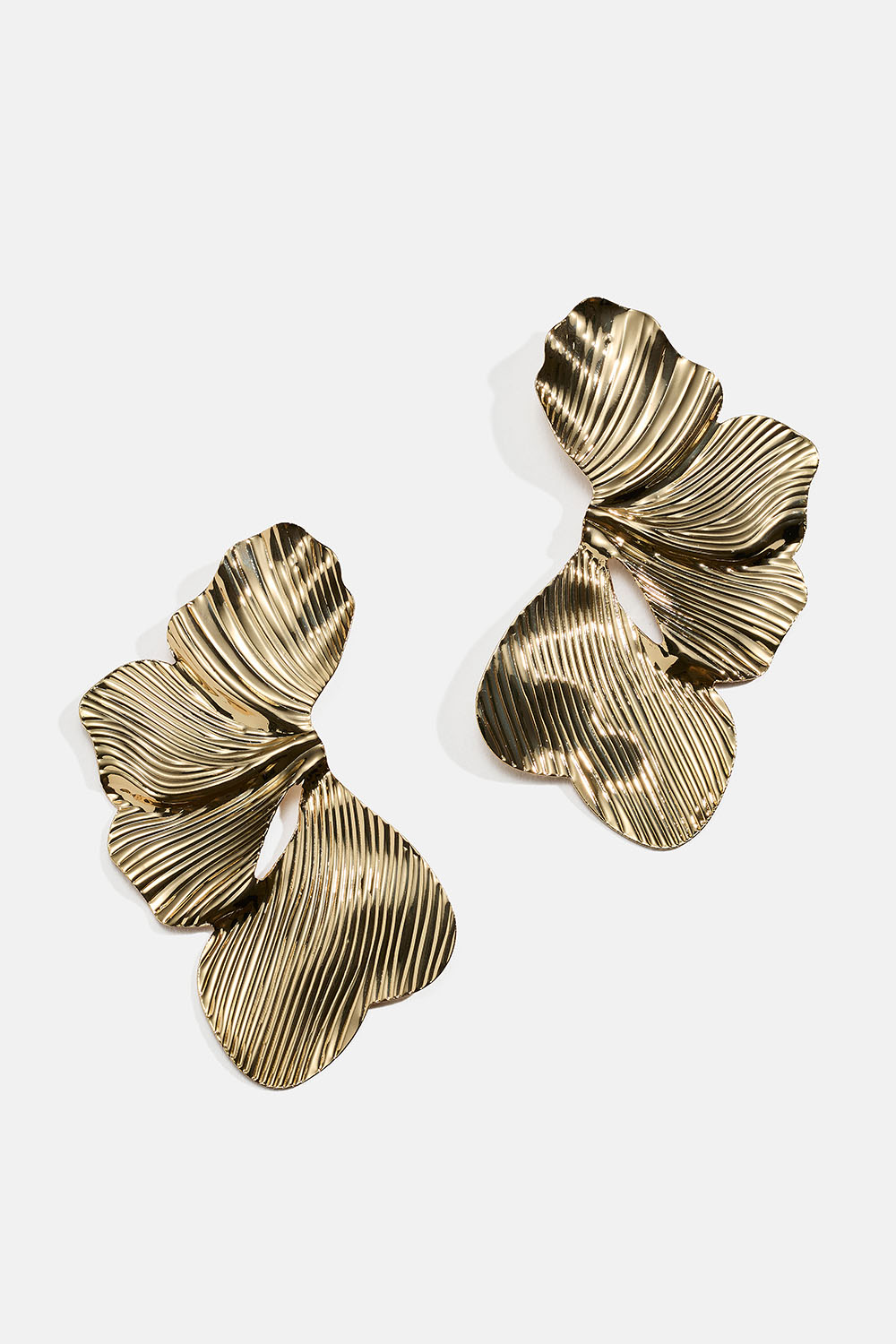 Gullfargede øredobber formet som blomsterblader i gruppen Smykker / Øredobber hos Glitter (253010712002)