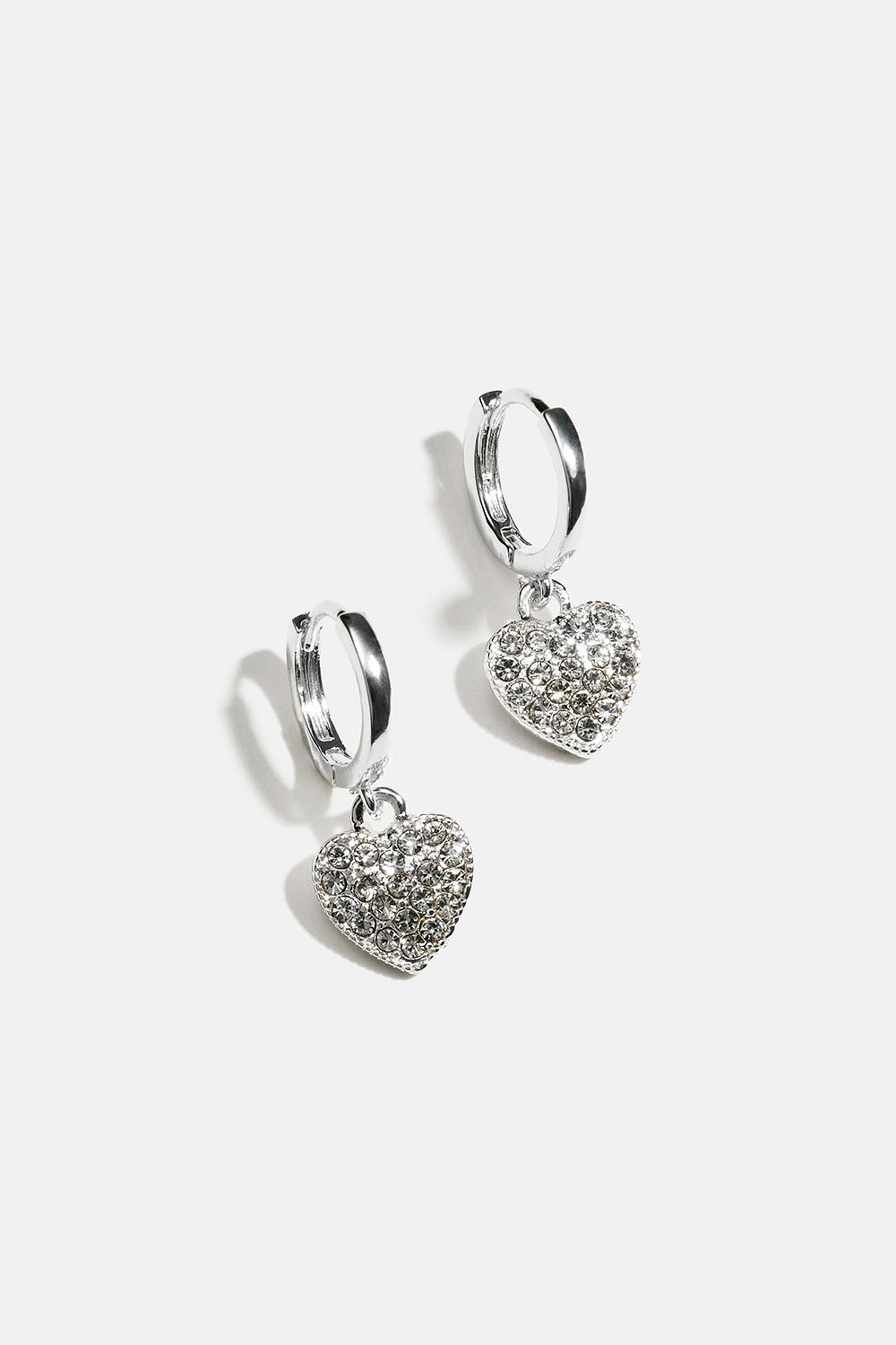 Små øreringer med hjerter og glasstener. i gruppen Smykker / Øredobber / Øreringer hos Glitter (253010771001)