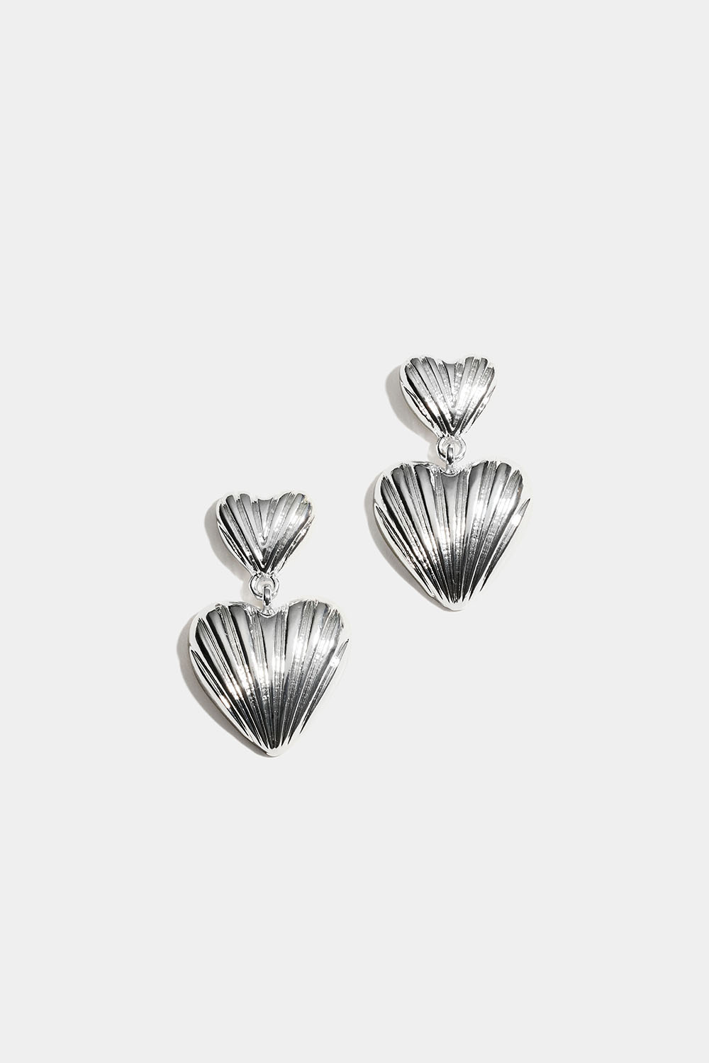 Rillede øredobber med to hjerter i gruppen Smykker / Øredobber hos Glitter (253010941001)