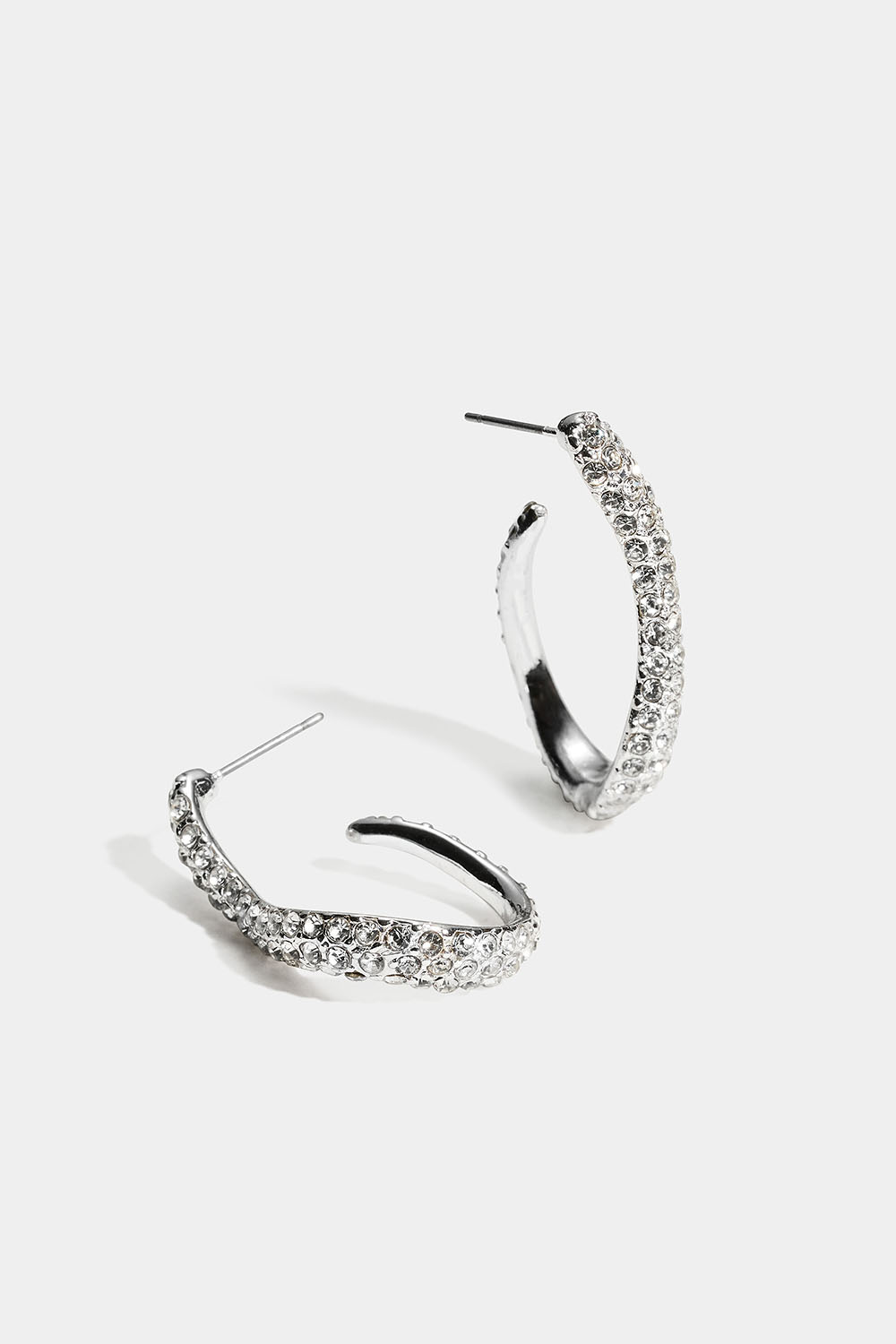Store bølgete ringer med glassteiner i gruppen Smykker / Øredobber / Øreringer hos Glitter (253011230201)