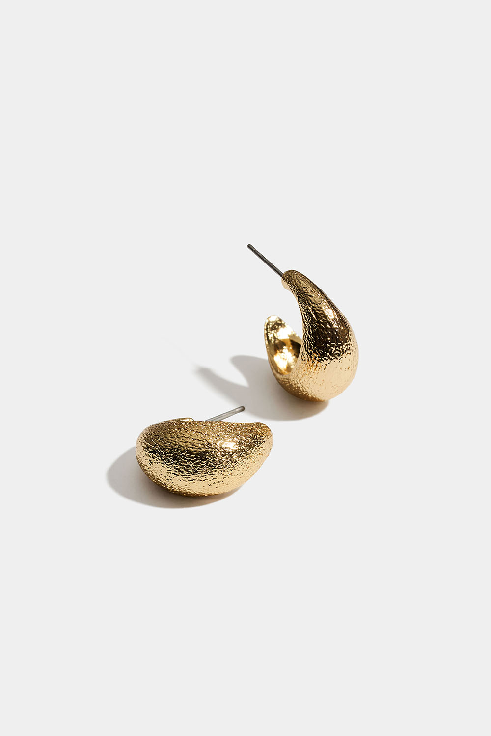 Tykke gullringer med hamret design i gruppen Smykker / Øredobber / Øreringer hos Glitter (253011612002)
