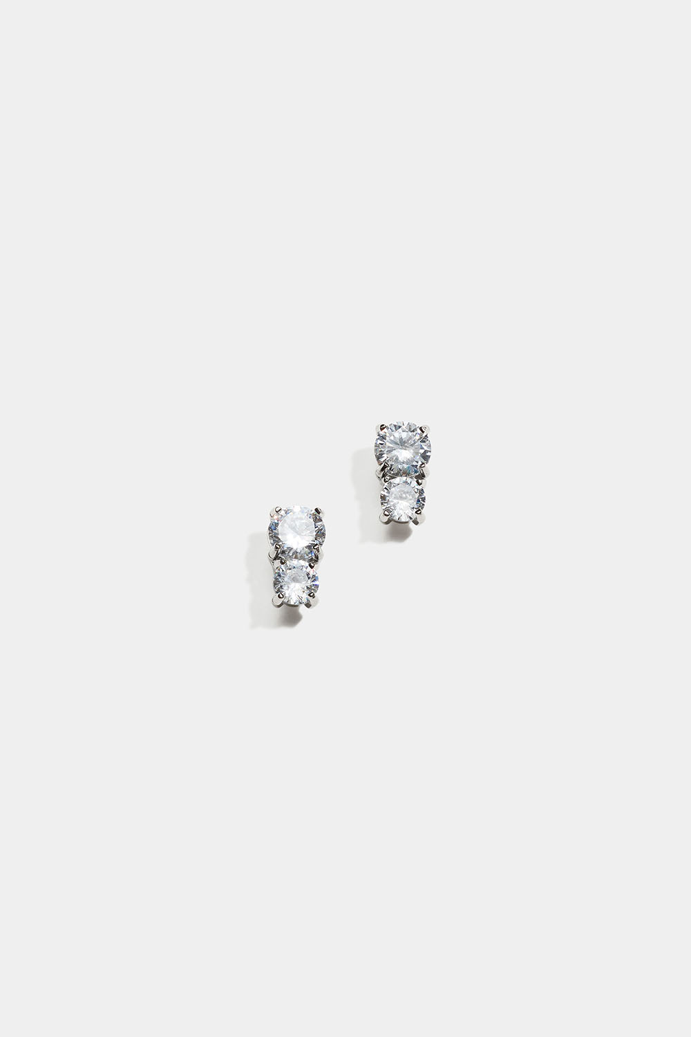 Studs i stål med to Cubic Zirconia-steiner i gruppen Stainless Steel / Øredobber i stål hos Glitter (253012121600)
