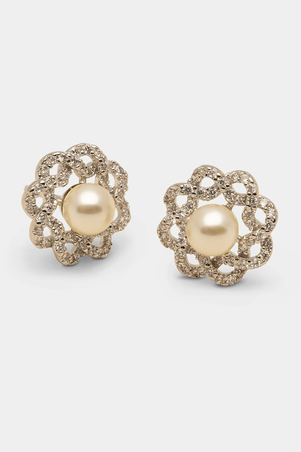 Fleur earrings - Ivory i gruppen Lily and Rose - Øredobber hos Glitter (253746391000)