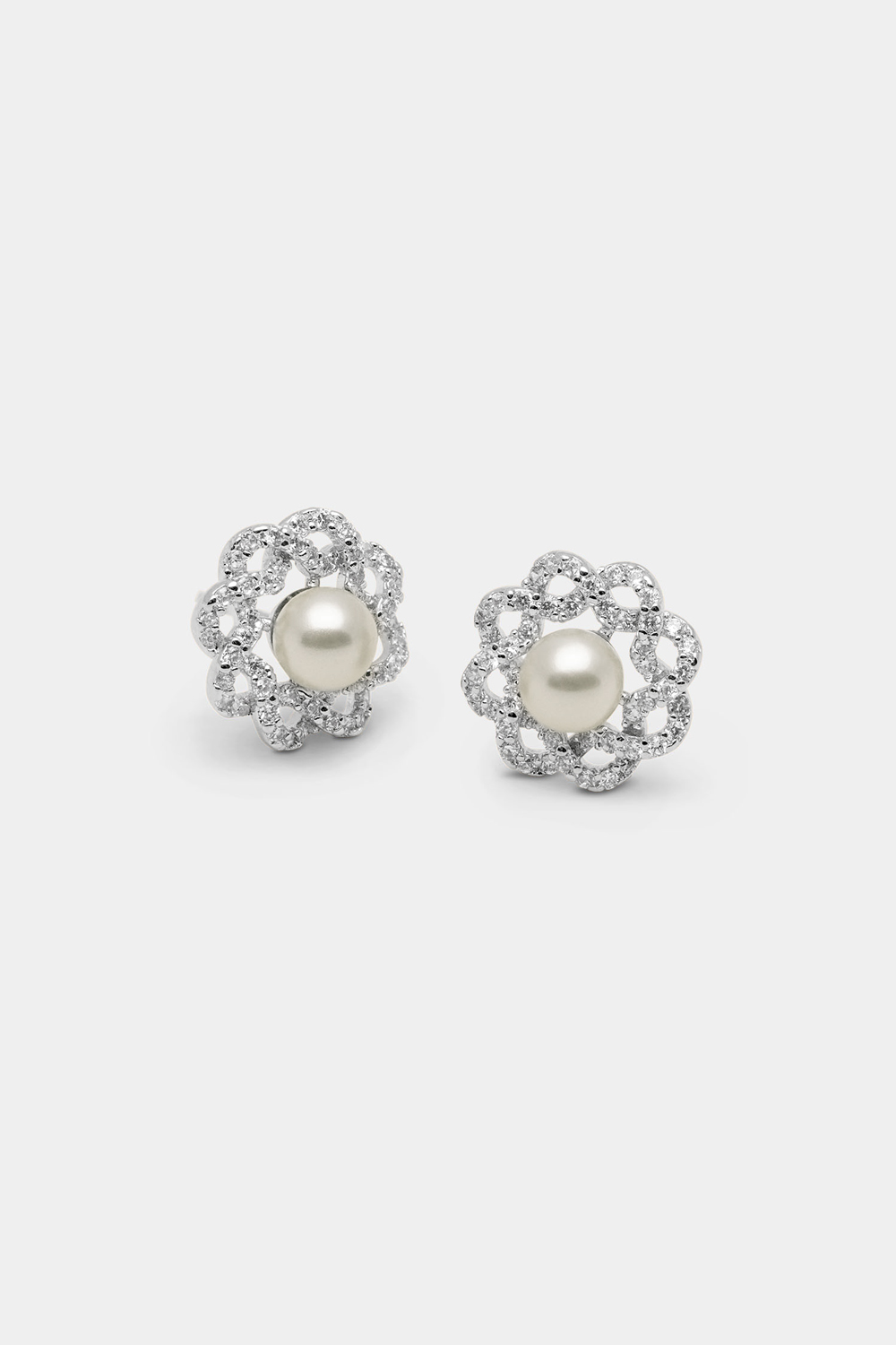 Fleur earrings - Ivory i gruppen Lily and Rose - Øredobber hos Glitter (253746391000)