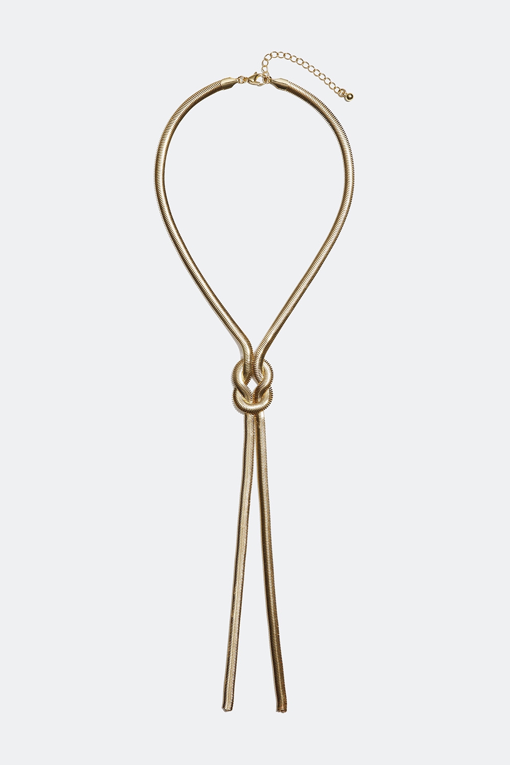 Langt gullfarget halskjede med tettlenket kjede og knute i gruppen Smykker / Halskjeder hos Glitter (254001112002)
