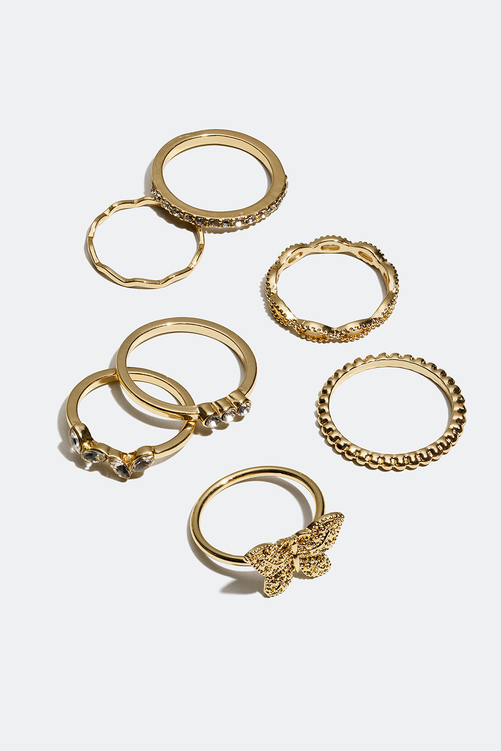 Gullfargede ringer i ulike design med sommerfugl, glassteiner, 7-pakning i gruppen Smykker / Ringer / Flerpakning hos Glitter (256000592)