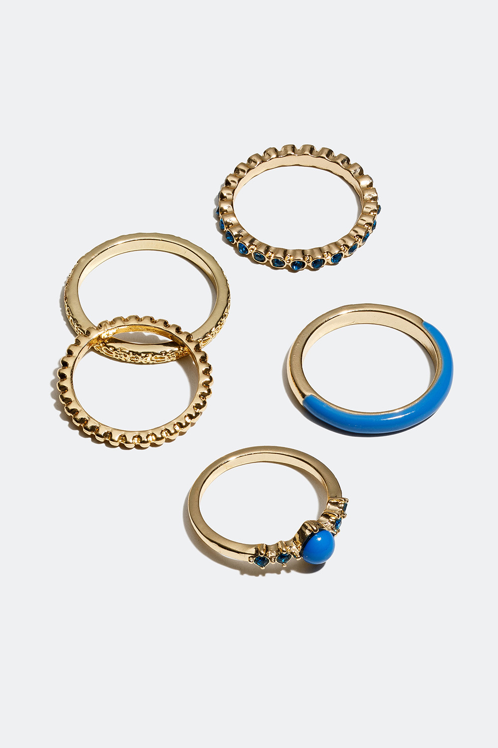 Gullfargede ringer med detaljer i blått, 5-pakning i gruppen Smykker / Ringer / Flerpakning hos Glitter (256000627)