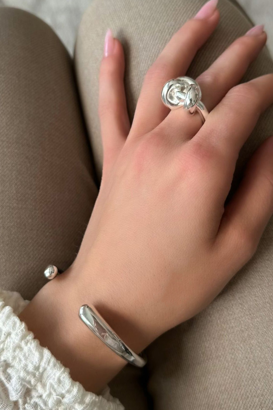 Kraftig ring med knute i gruppen Smykker / Ringer / Brede hos Glitter (25600085)