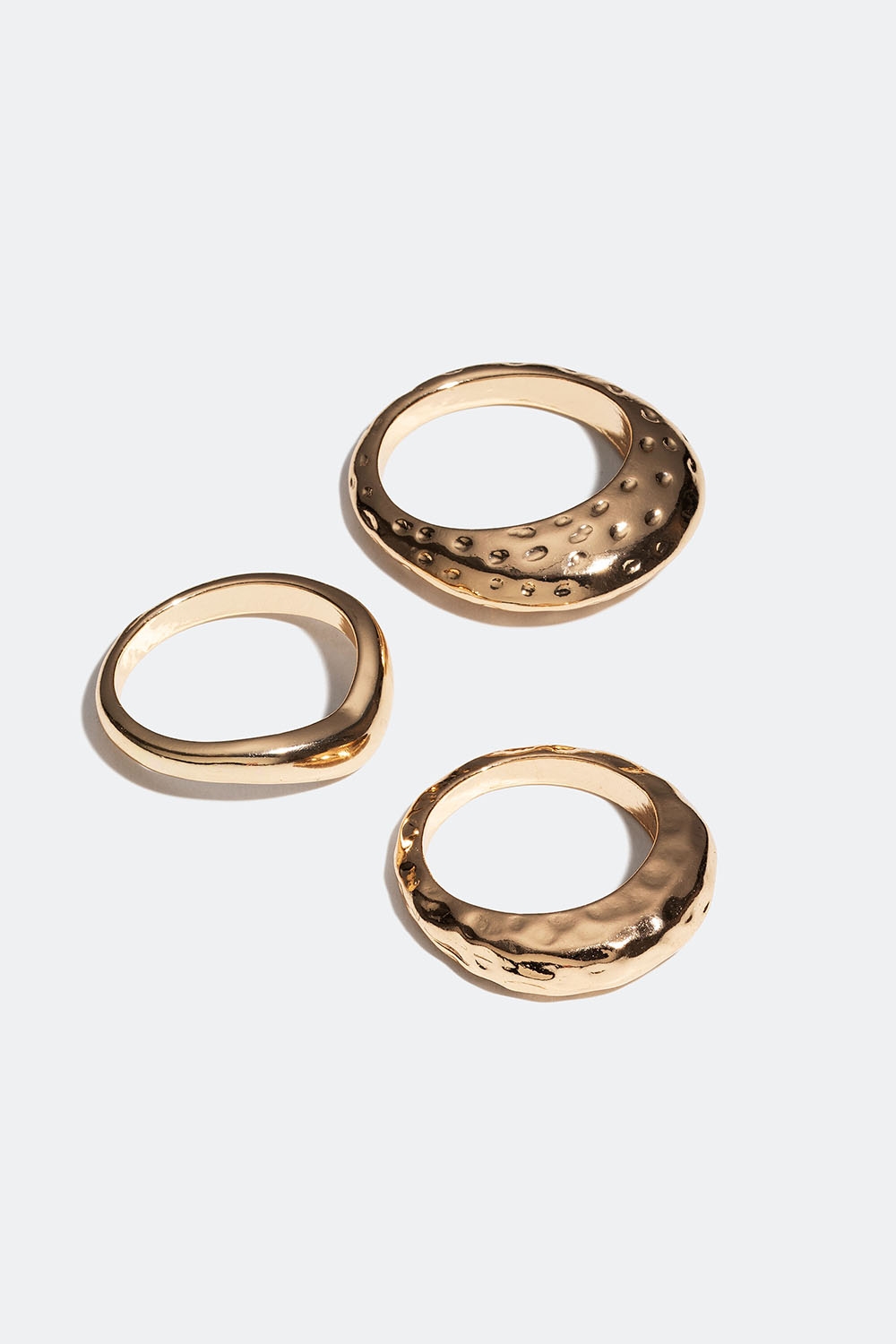 Gullfargede ringer i glatt og hamret design, 3-pakning i gruppen Smykker / Ringer / Flerpakning hos Glitter (256001032016)