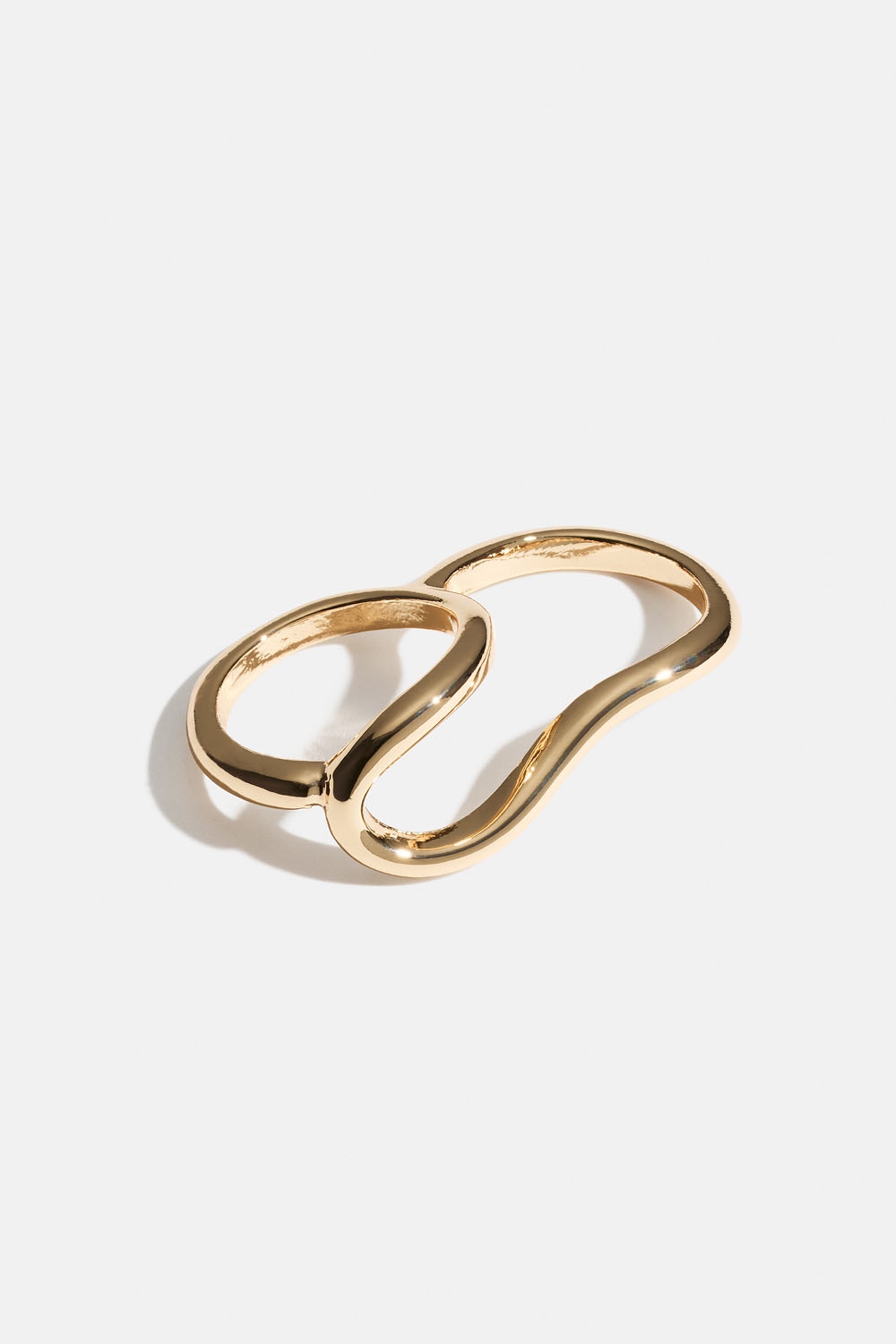 Gullfarget, dobbelt ring med organisk form i gruppen Smykker / Ringer hos Glitter (2560015520)