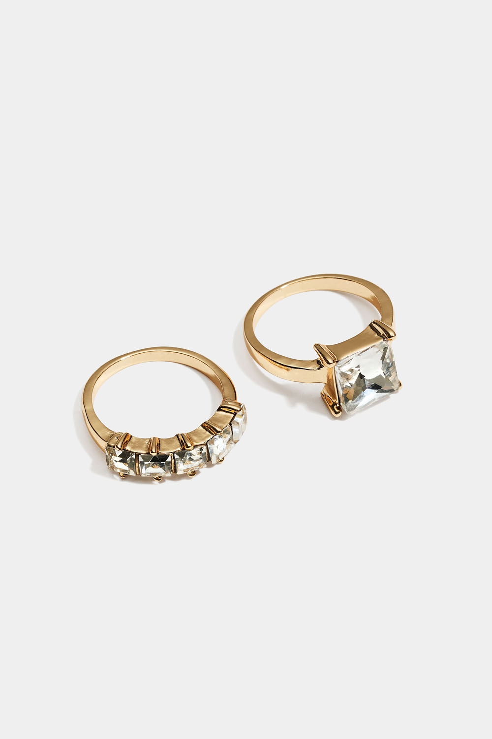 Gylne ringer med hvite steiner, 2-pakning i gruppen Smykker / Ringer / Rhinestone hos Glitter (2560015920)