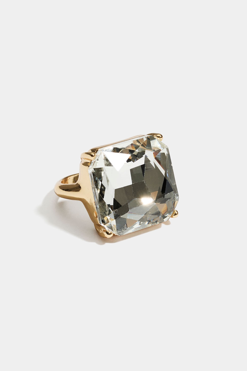 Gullfarget ring med kvadratisk glasstein i gruppen Smykker / Ringer / Rhinestone hos Glitter (2560016020)