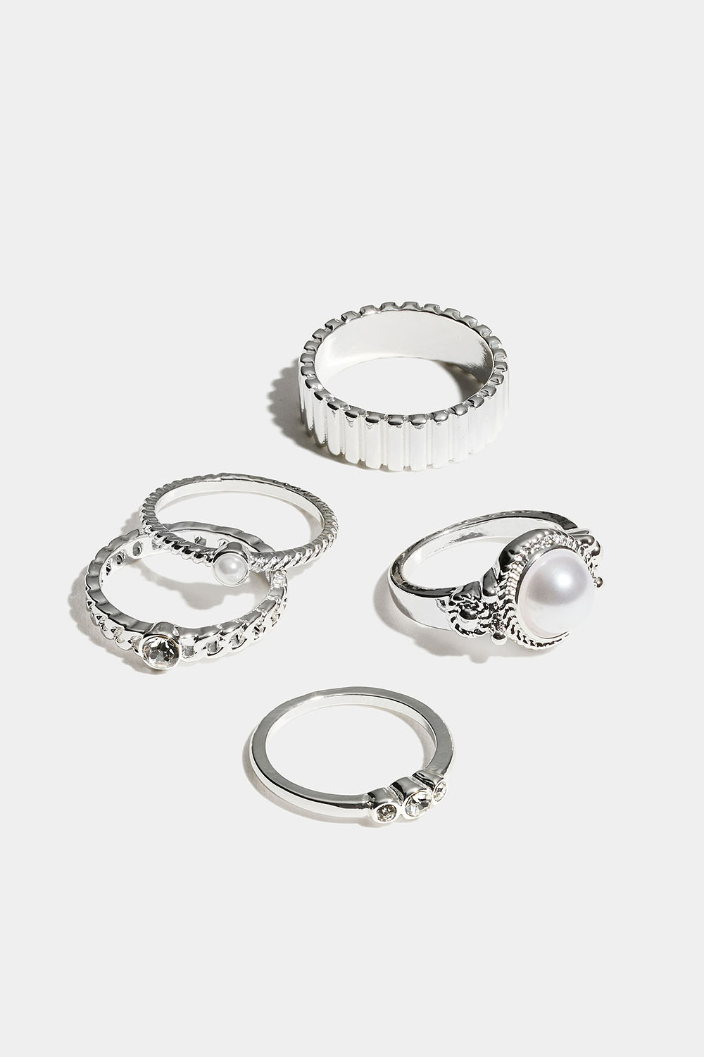 Ringer i forskjellige størrelser med perler og glass-steiner, 5-pakning i gruppen Smykker / Ringer / Flerpakning hos Glitter (2560018010)