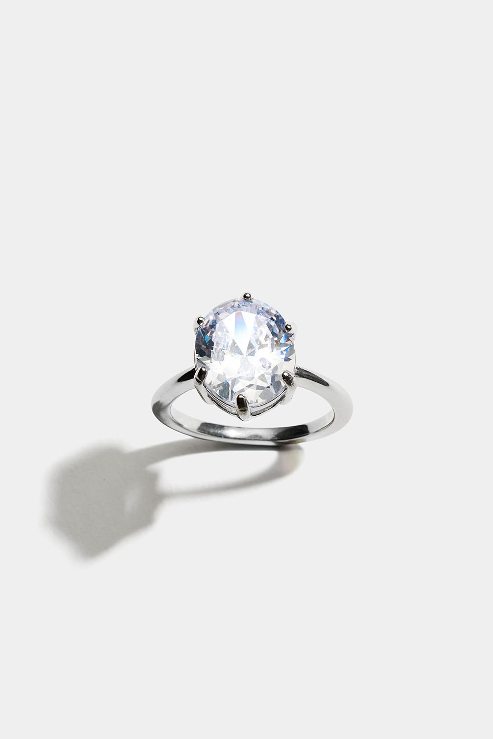 Ring i stål med stor oval Cubic Zirconia i gruppen Stainless Steel / Ringer i stål hos Glitter (2560020916)