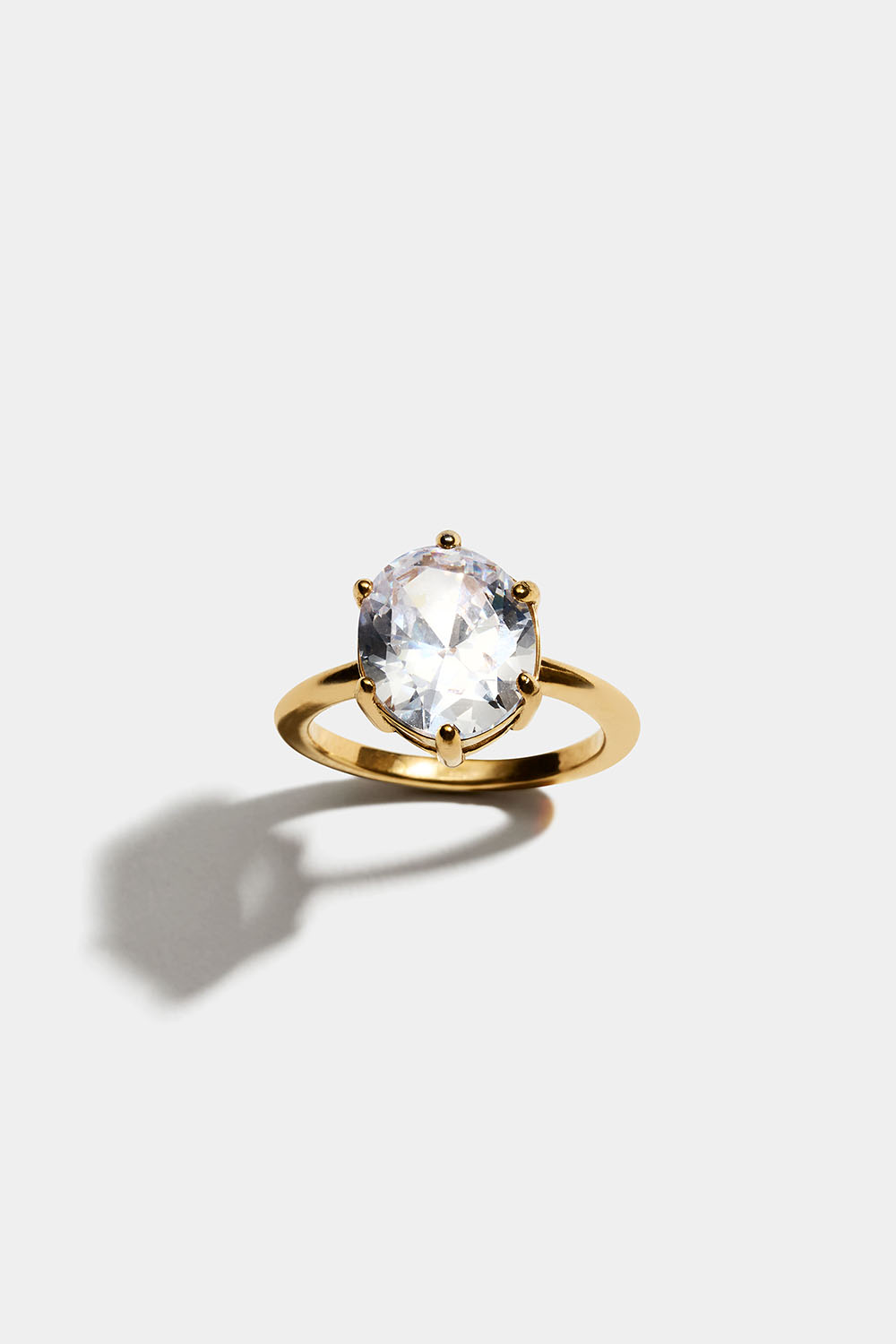 Ring i 18 k gullbelagt stål med stor oval Cubic Zirconia i gruppen Stainless Steel / 18 k gullbelagt stål hos Glitter (2560020920)