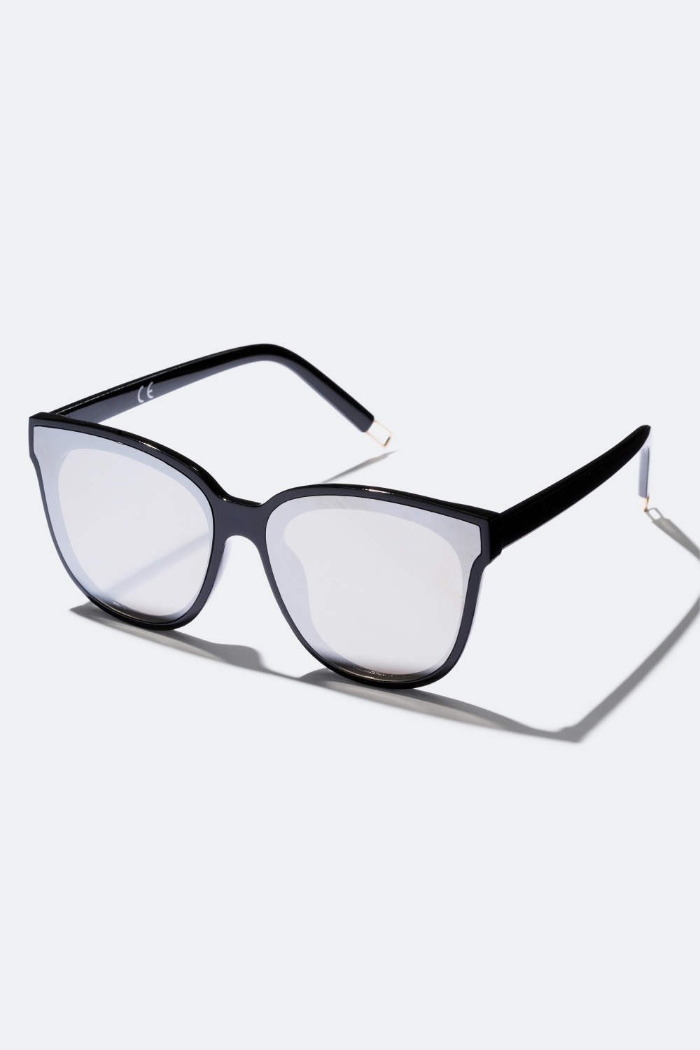 Solbriller med stilren speillinse i gruppen Accessories / Solbriller hos Glitter (318633)