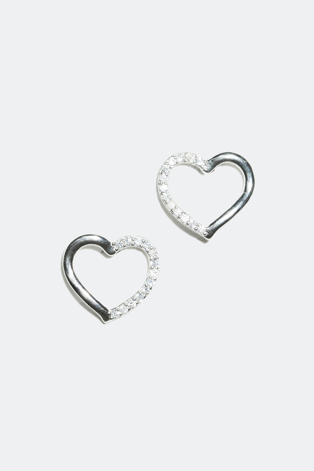 Sølvøredobber, hjerter dekorert med Cubic Zirconia glassteiner i gruppen Ekte sølv / Sølvøredobber / Studs i ekte sølv hos Glitter (322124)
