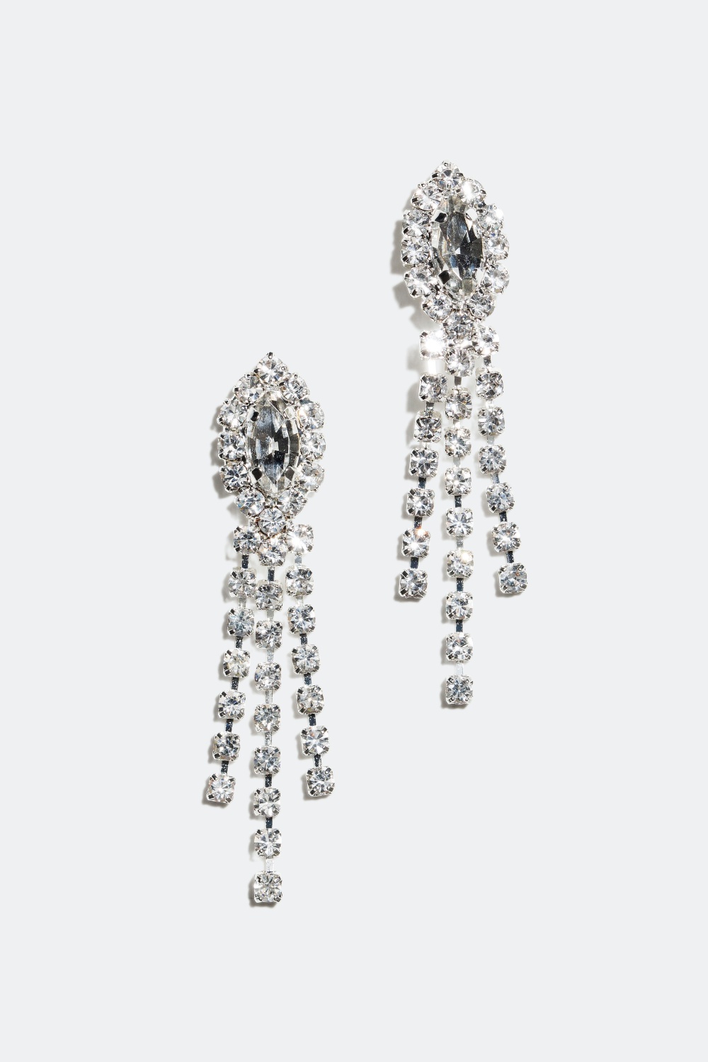 Oval stein med hengende strasslenker i gruppen Smykker hos Glitter (325728011000)