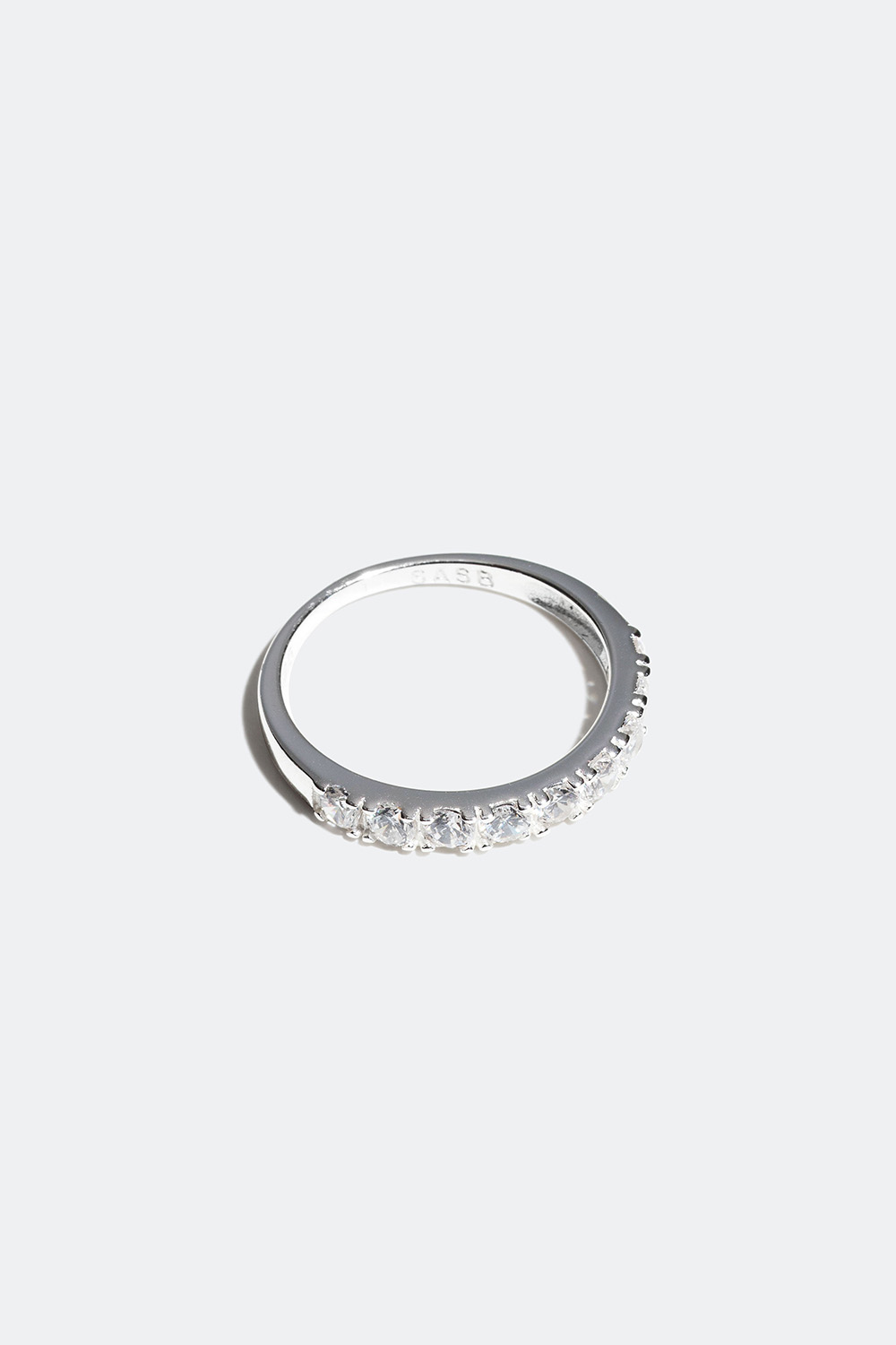 Ring i ekte sølv med rad av steiner i gruppen Ekte sølv / Sølvringer hos Glitter (325956011017)