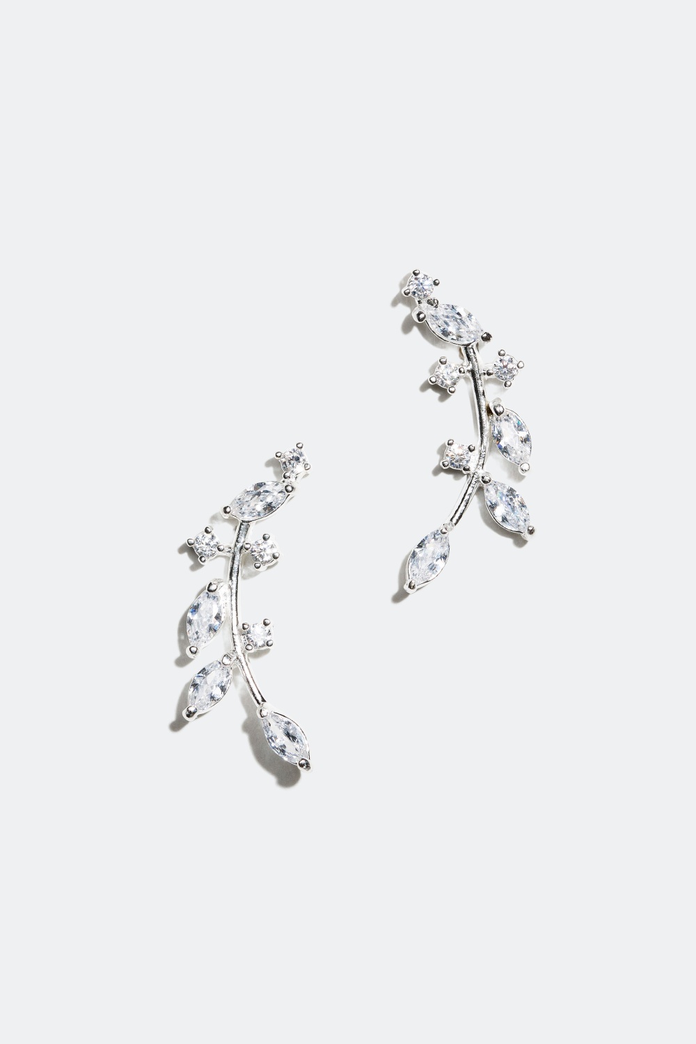 Øredobber i ekte sølv med bladmønster og dekorative steiner i gruppen Smykker hos Glitter (326324)