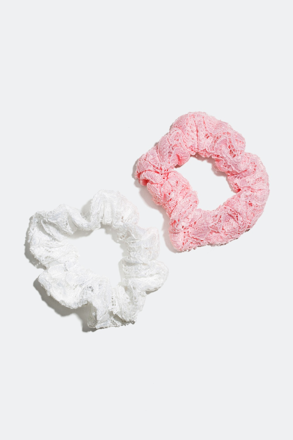 Scrunchie i blondestoff, 2-pakning i gruppen Barn / Hårtilbehør til barn / Scrunchier til barn hos Glitter (326365)