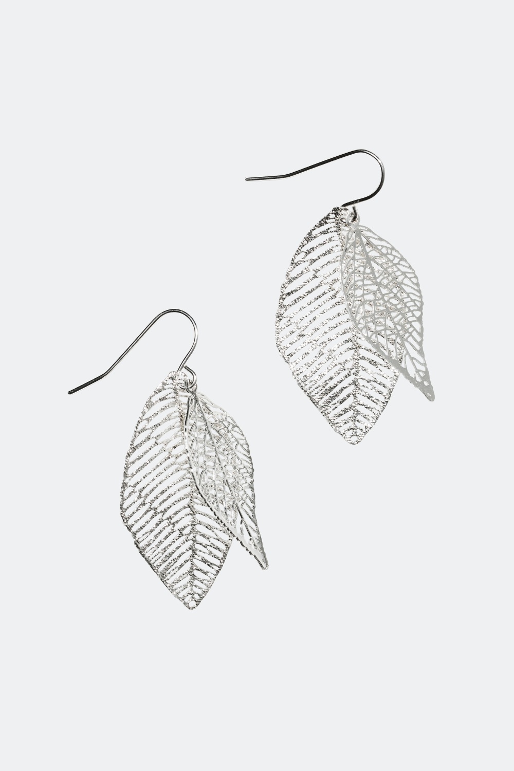 Øredobber, blader med dekorative utskjæringer i gruppen Smykker hos Glitter (326504)