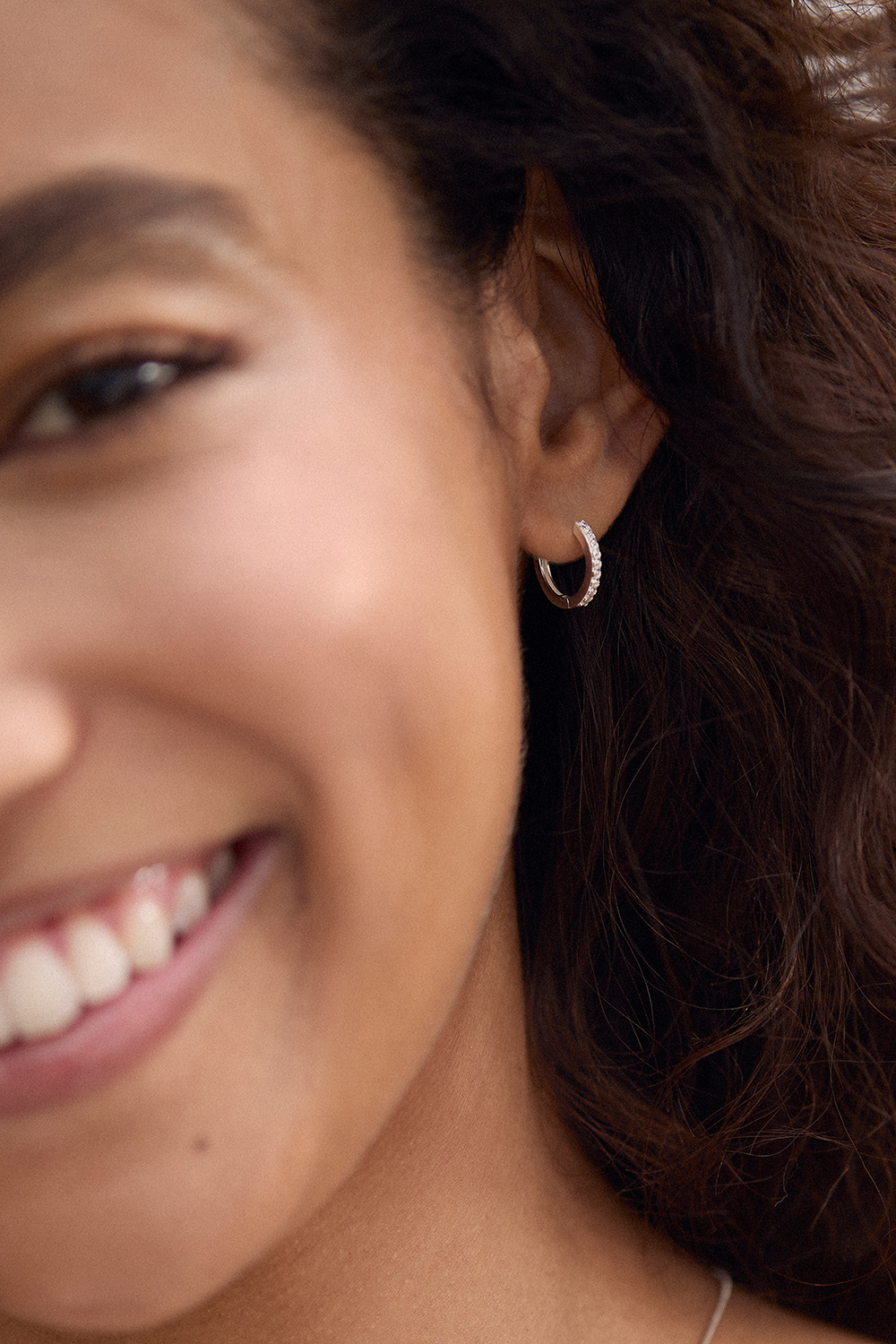 Små øreringer med Cubic Zirconia-steiner, 1,2 cm i gruppen Ekte sølv / Sølvøredobber / Øreringer i ekte sølv hos Glitter (326691011000)