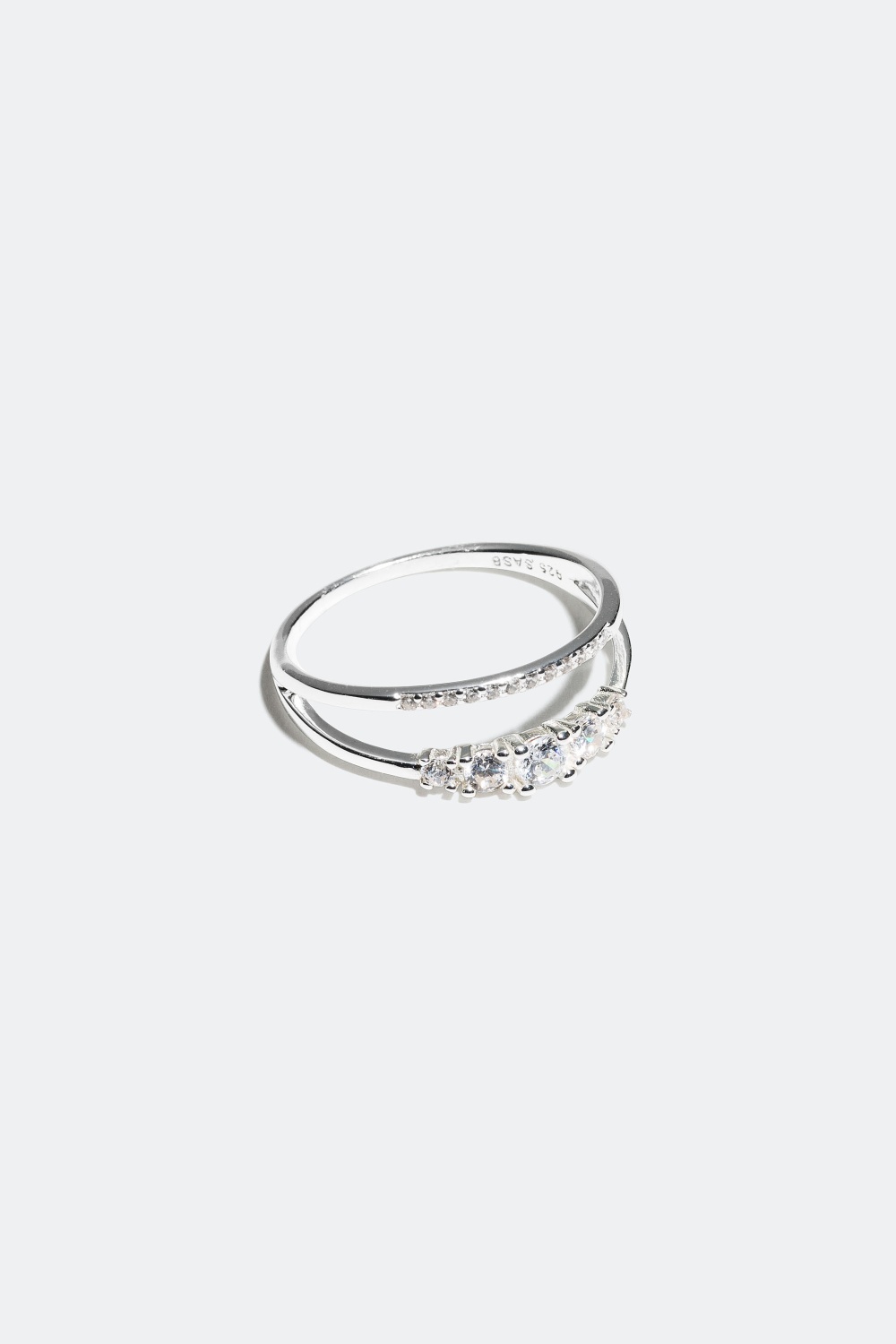 Dobbel ring i ekte sølv med steiner i forskjellige størrelser i gruppen Alle Smykker hos Glitter (326716)