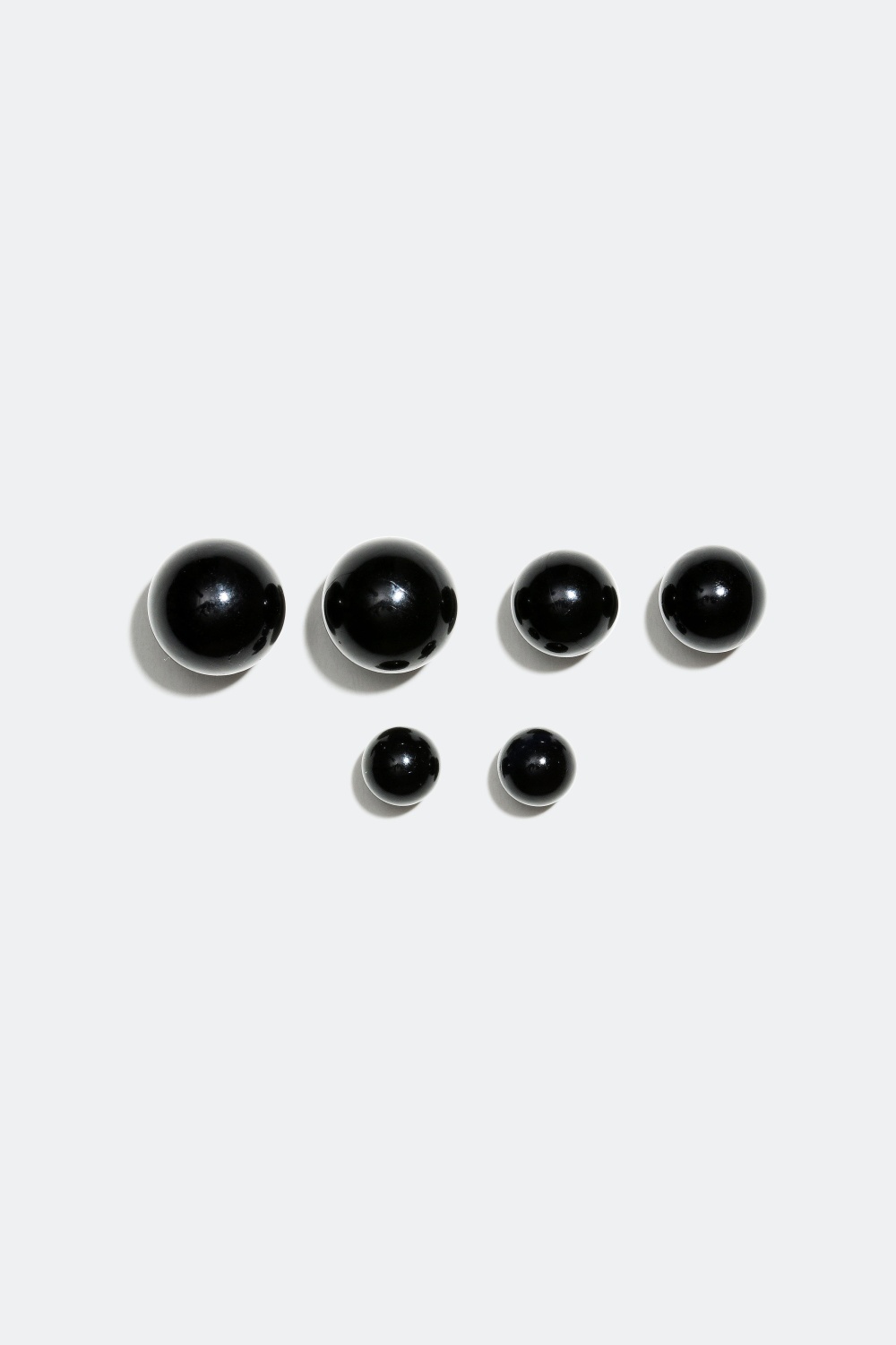 Studs med svarte perler, 3-pakning i gruppen Smykker / Øredobber / Flerpakning hos Glitter (326762200000)