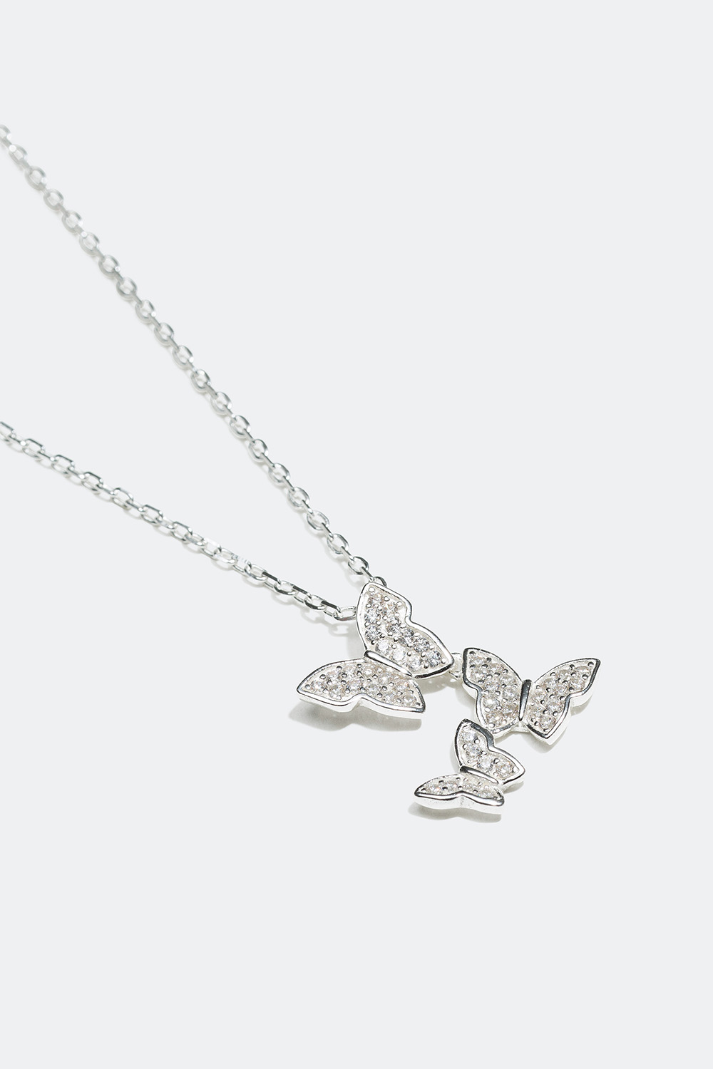 Sølvhalslenke med tre sommerfugler i gruppen Ekte sølv / Sølvhalskjeder / Halskjeder i ekte sølv med anheng hos Glitter (327602)