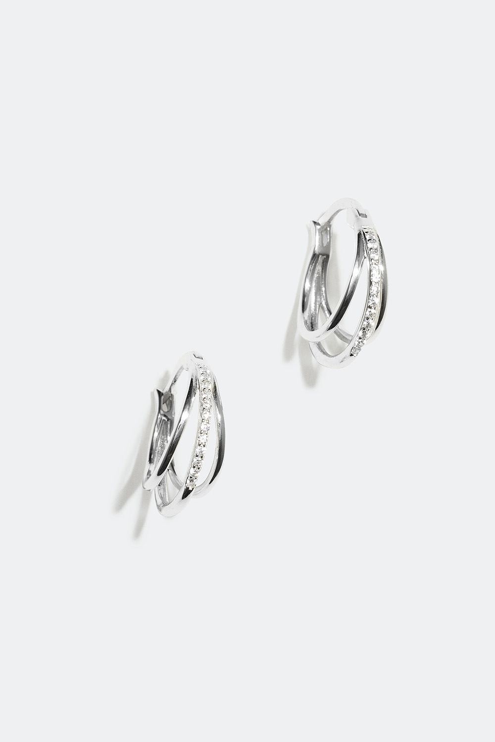 Triple øreringer med Cubic Zirconia, ekte sølv, 1,4 cm i gruppen Ekte sølv / Sølvøredobber / Øreringer i ekte sølv hos Glitter (328004011000)