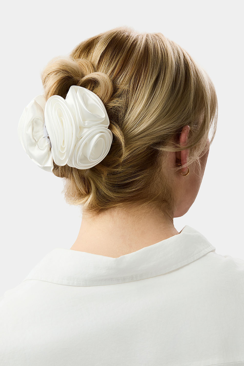 Hårklemme med hvite roser i gruppen Håraccessories / Spenner & klemmer / Hårklyper hos Glitter (331001703000)