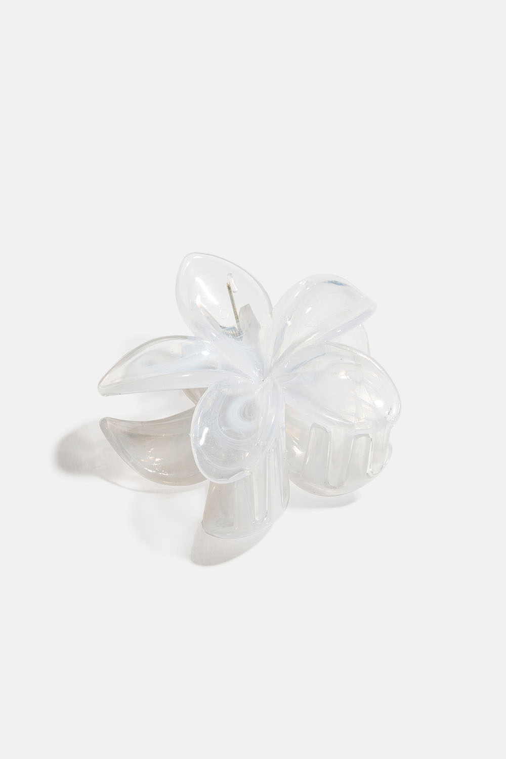 Hvitmelert blomsterspenne i gruppen Håraccessories / Spenner & klemmer / Hårklyper hos Glitter (331001743000)