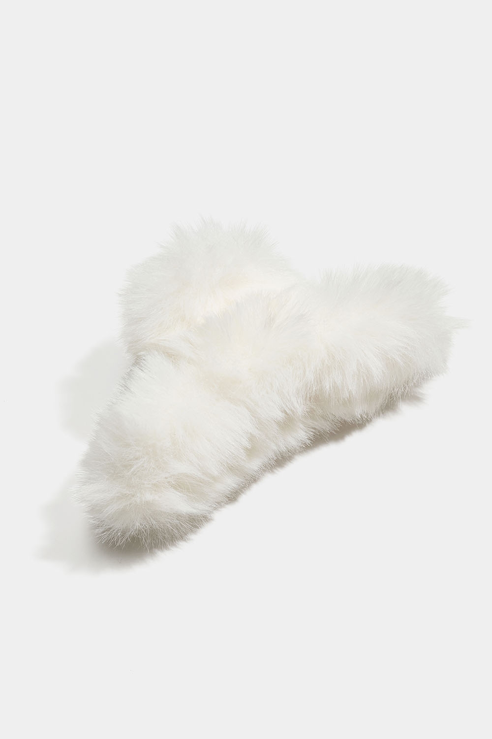 Hvit, fluffy hårklemme i gruppen Håraccessories / Spenner & klemmer / Hårklyper hos Glitter (331001803100)