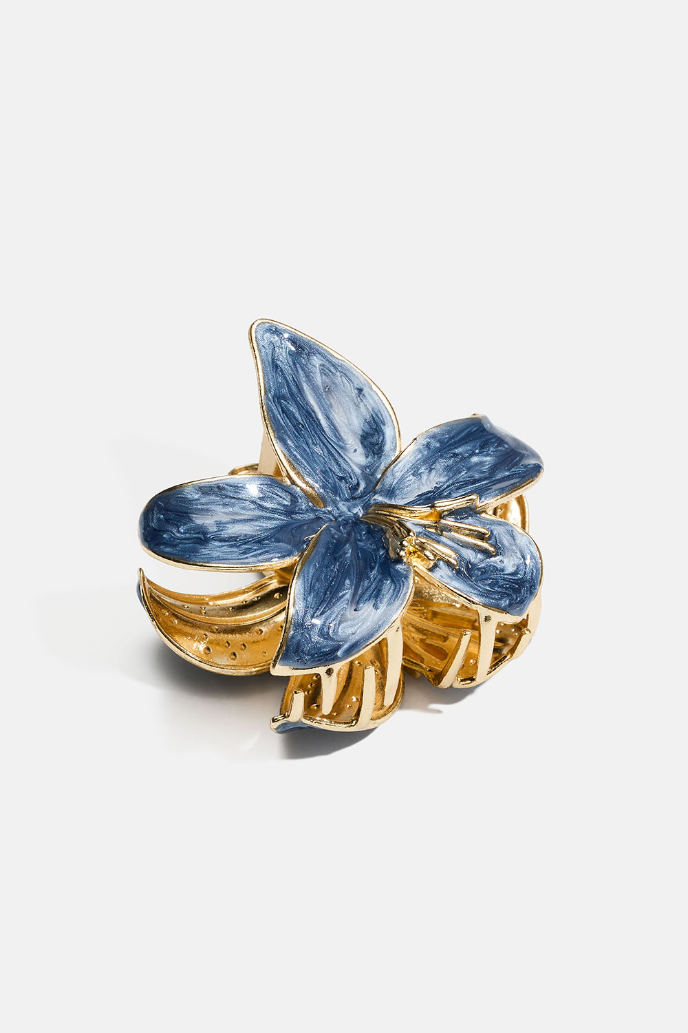 Blomsterformet hårspenne i blått og gullfarget metall i gruppen Håraccessories / Spenner & klemmer / Hårklyper hos Glitter (331002157200)