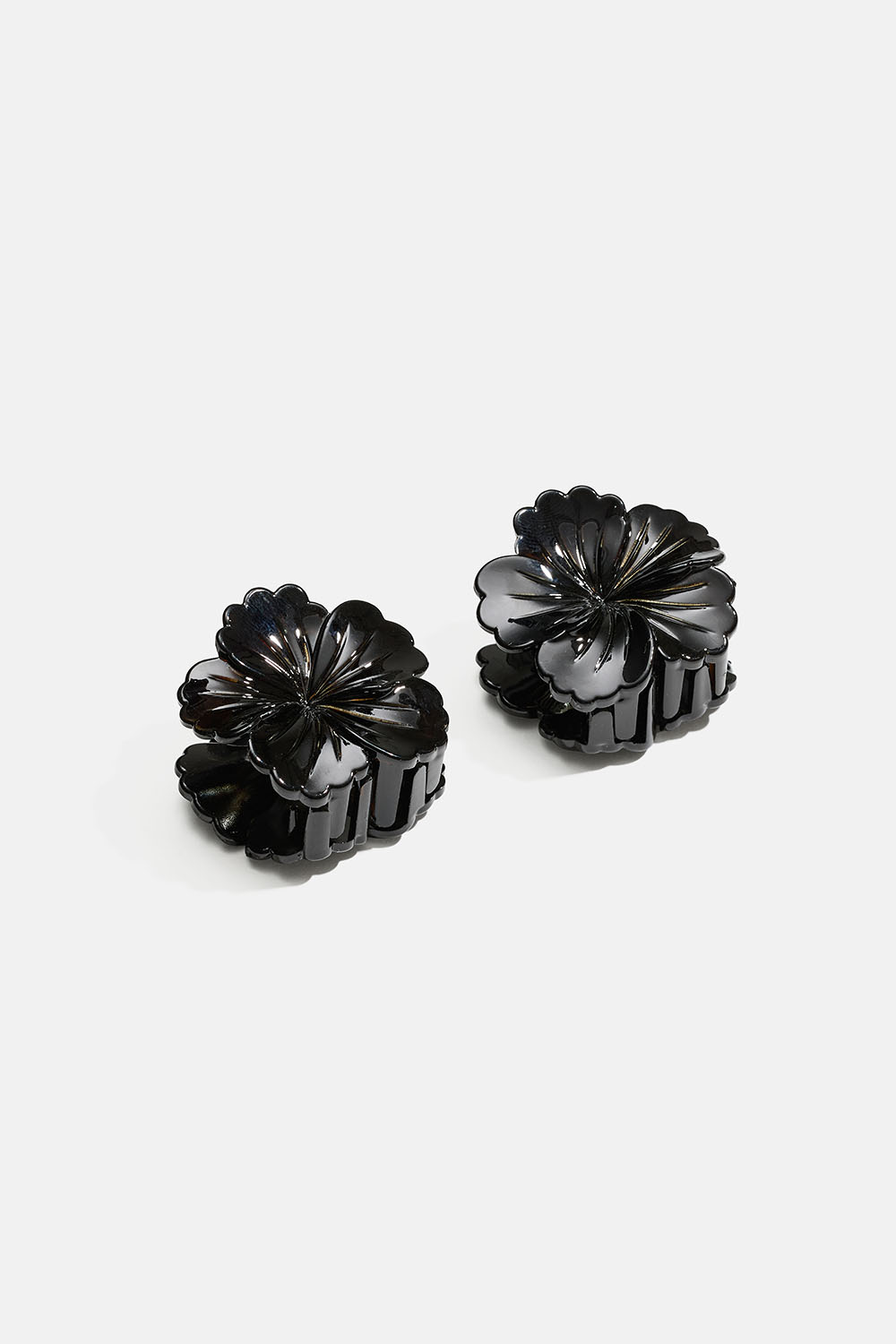 Små, svarte blomsterformede hårspenner, 2-pakning i gruppen Håraccessories / Spenner & klemmer / Flerpakning hos Glitter (331002179000)