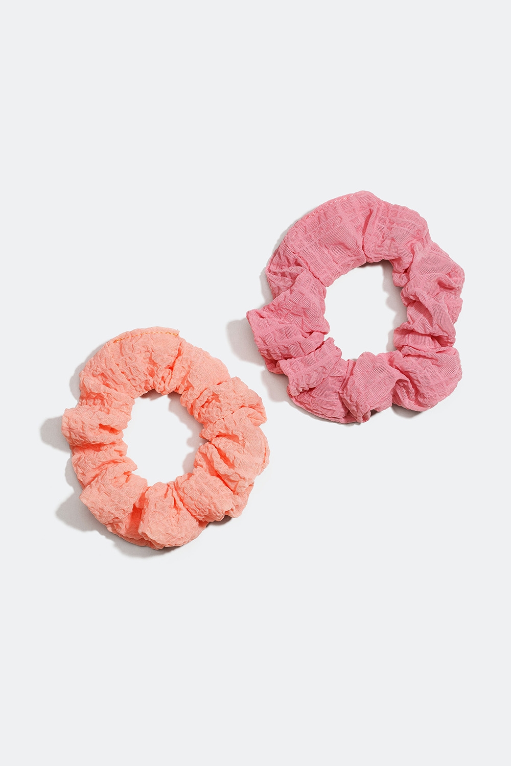 Kreppede, pastellfargede scrunchies, 2-pakning i gruppen Hårtilbehør / Scrunchies / Flerpakning hos Glitter (33200028)