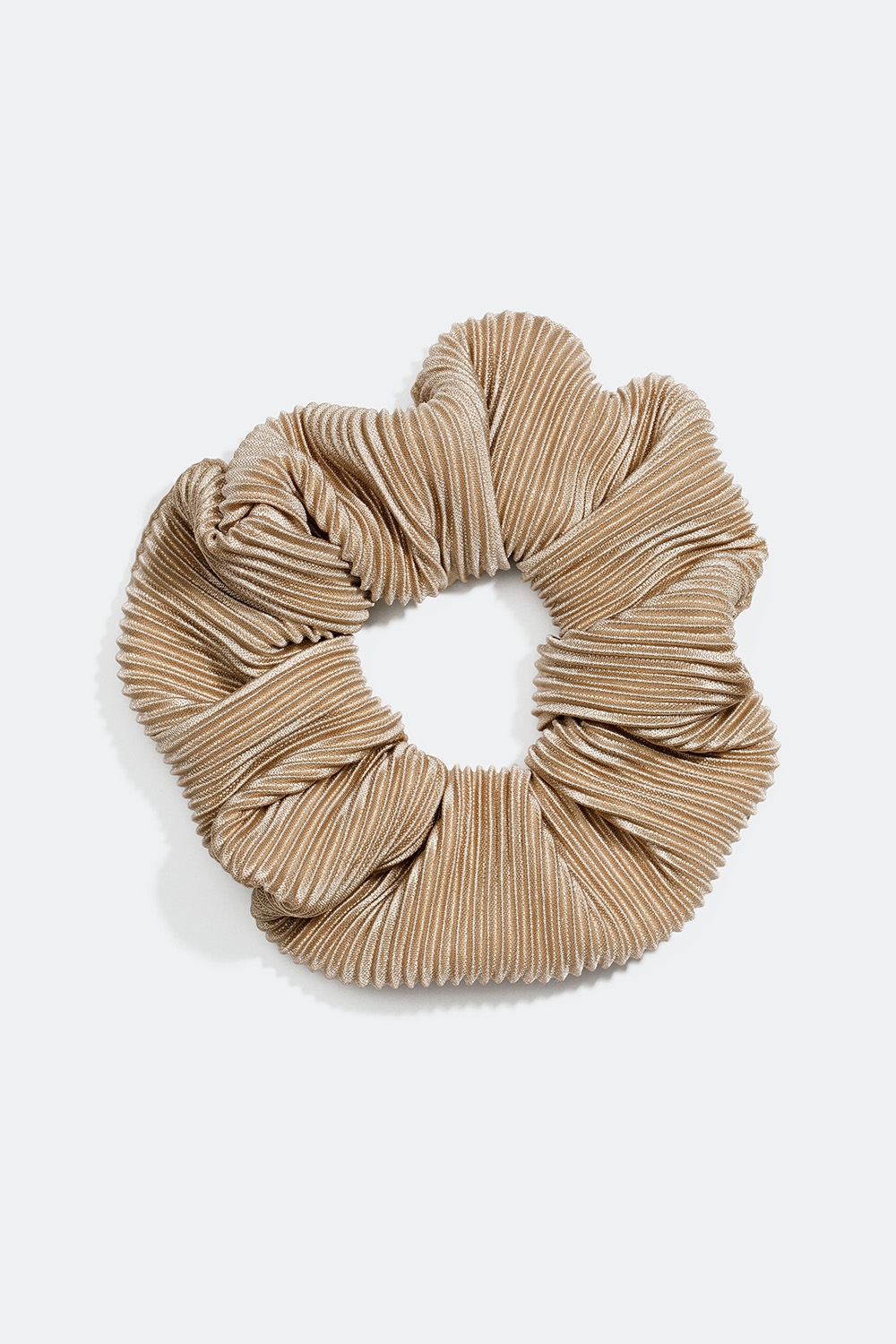 Beige scrunchie med plissert design i gruppen Håraccessories / Scrunchies hos Glitter (332000498300)