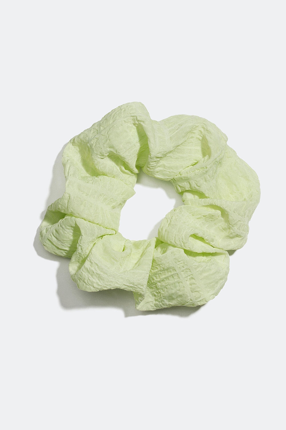 Kreppet limegrønn scrunchie i gruppen Håraccessories / Scrunchies hos Glitter (332000517600)