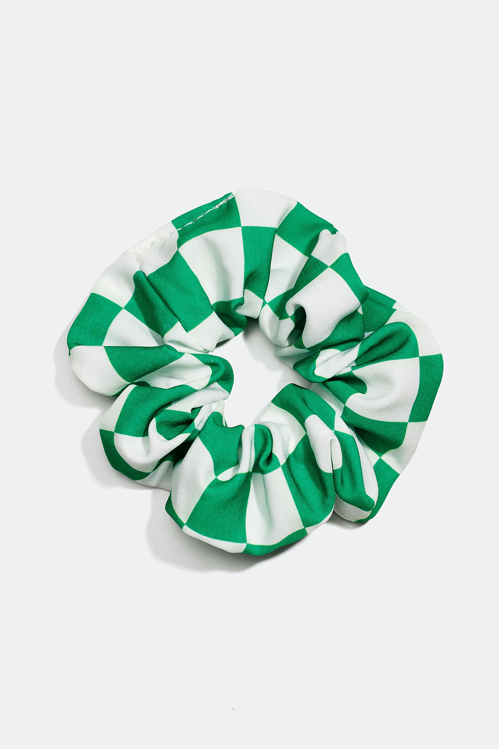 Grønn scrunchie med rutemønster i gruppen Håraccessories / Scrunchies hos Glitter (332000537800)