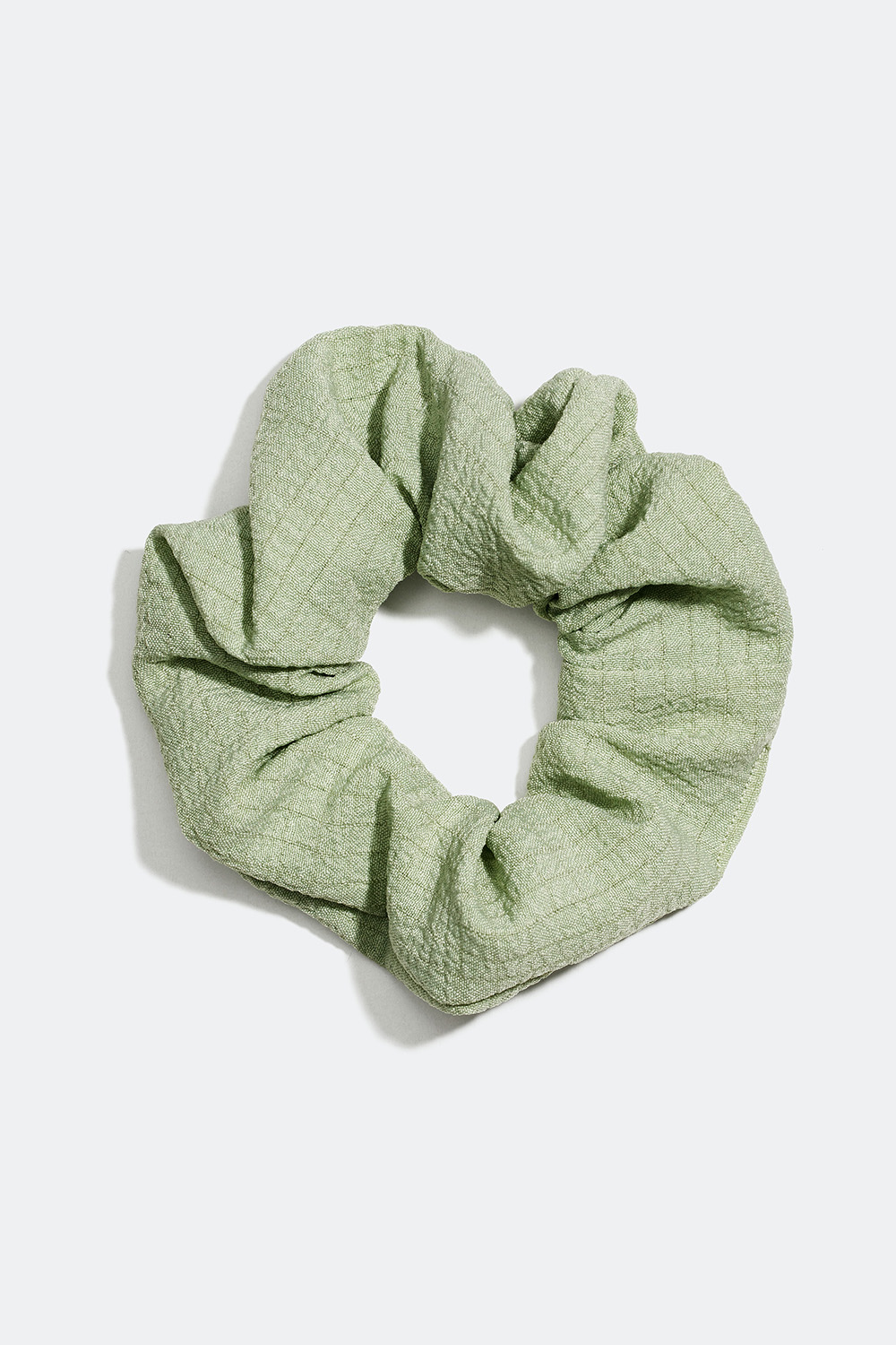 Kreppet grønn scrunchie i gruppen Håraccessories / Scrunchies hos Glitter (332000567600)