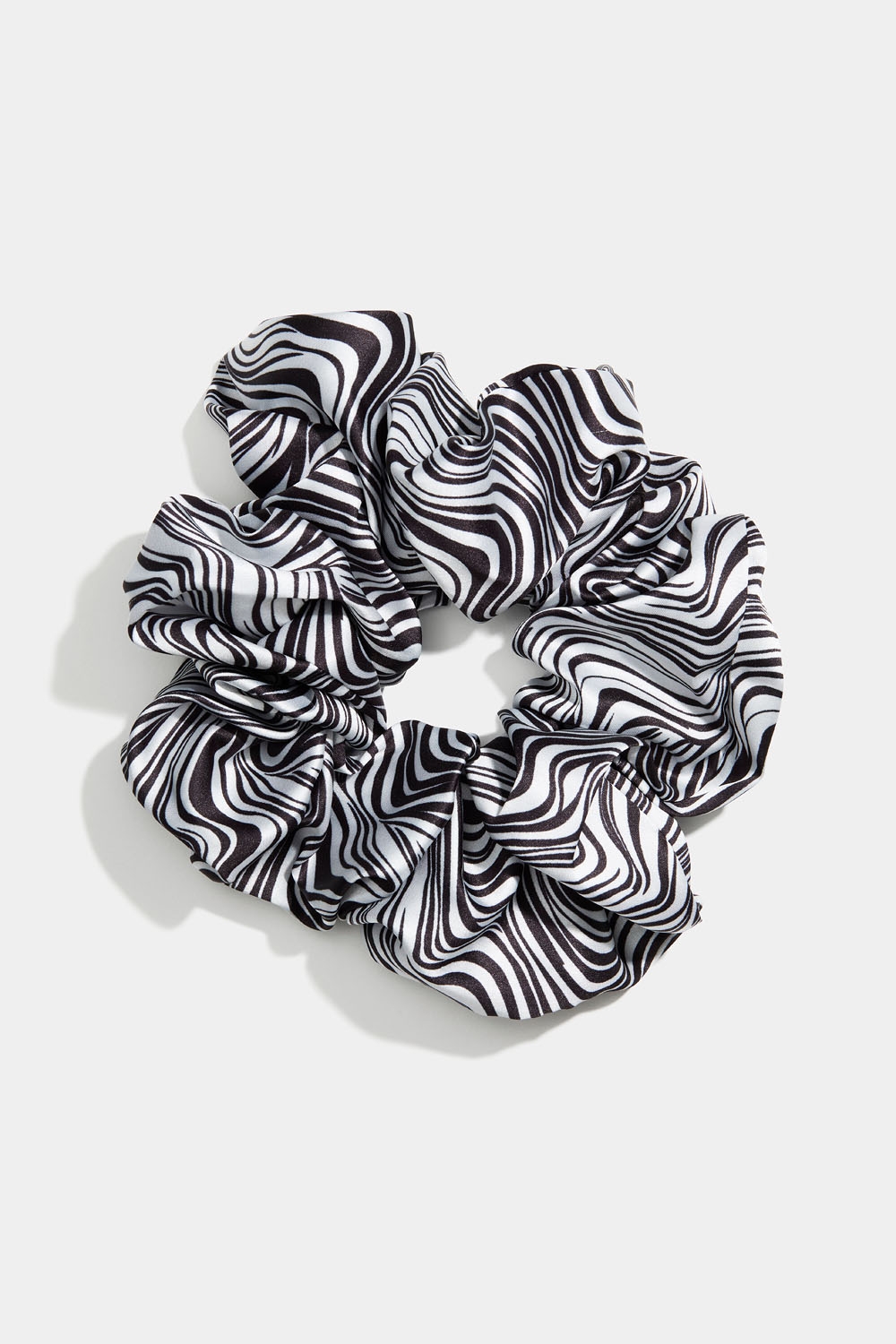 Svart-hvit scrunchie i gruppen Håraccessories / Scrunchies hos Glitter (332000710800)