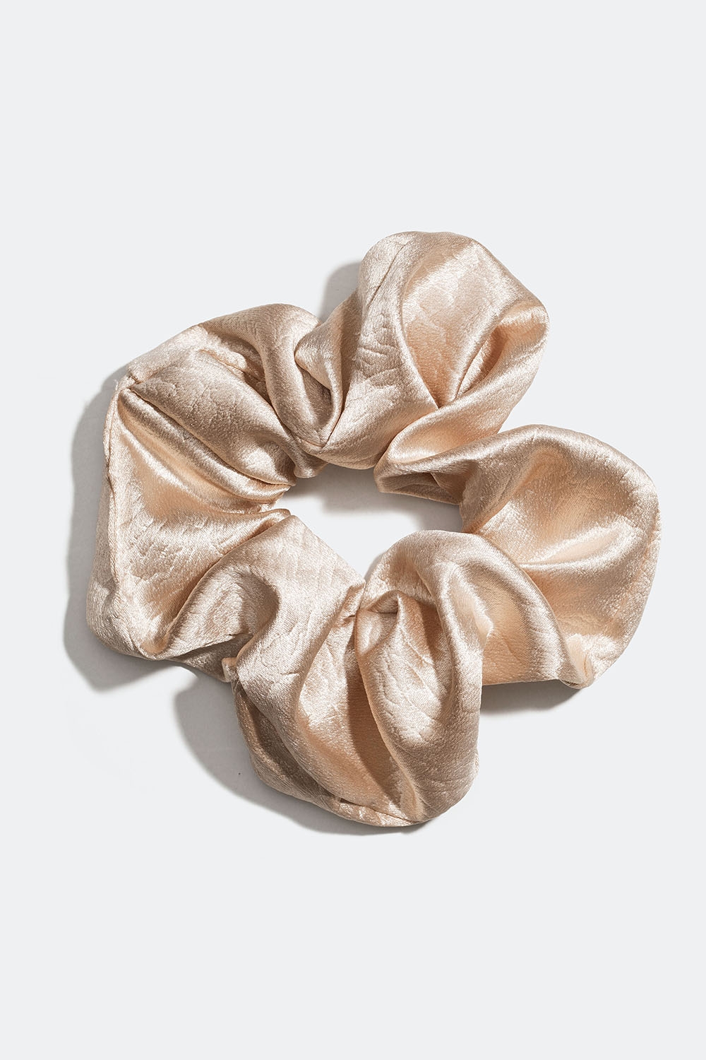 Beige, blank scrunchie i gruppen Håraccessories / Scrunchies hos Glitter (332000818300)