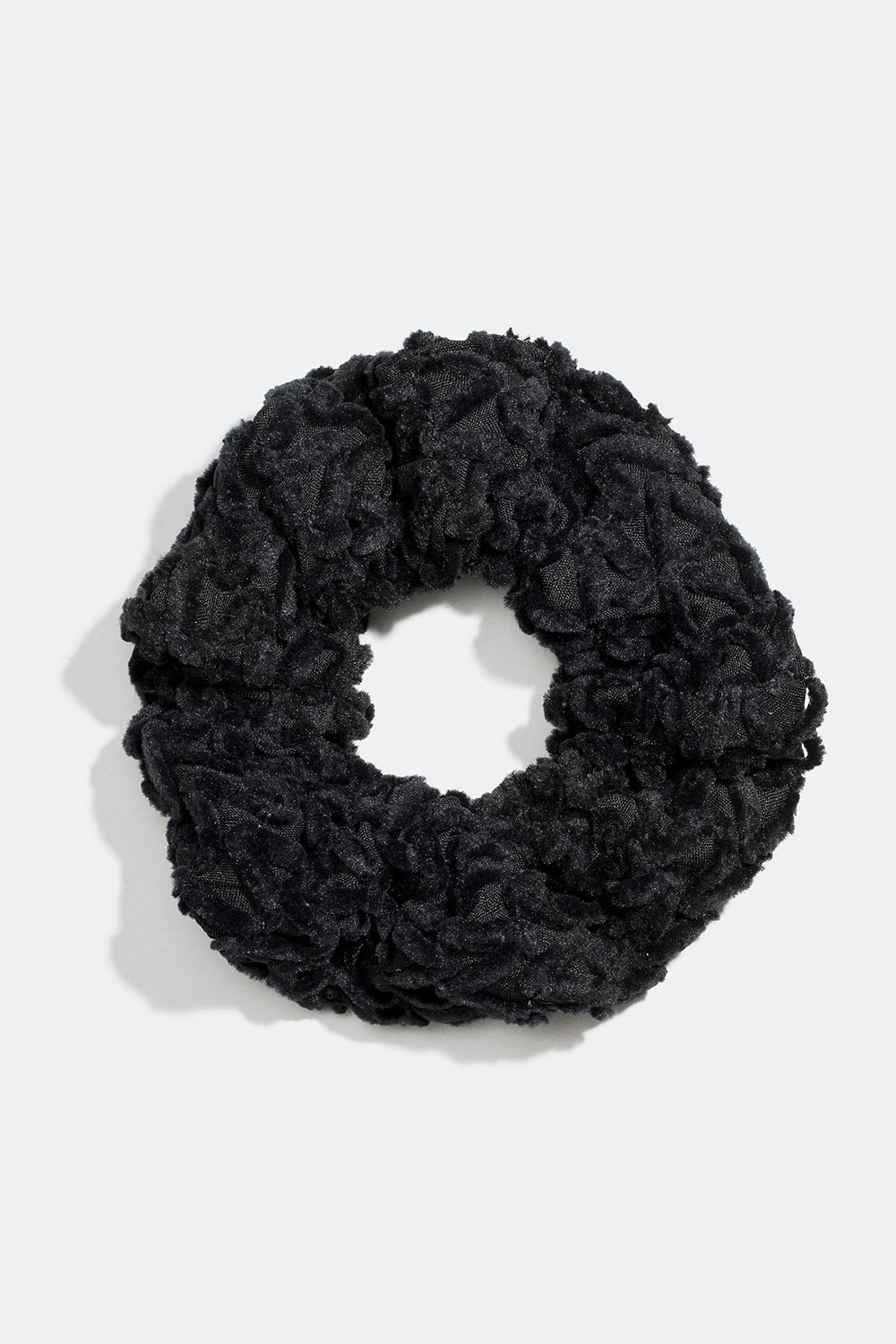 Svart scrunchie med dekorativ søm i gruppen Håraccessories / Scrunchies hos Glitter (332000909000)