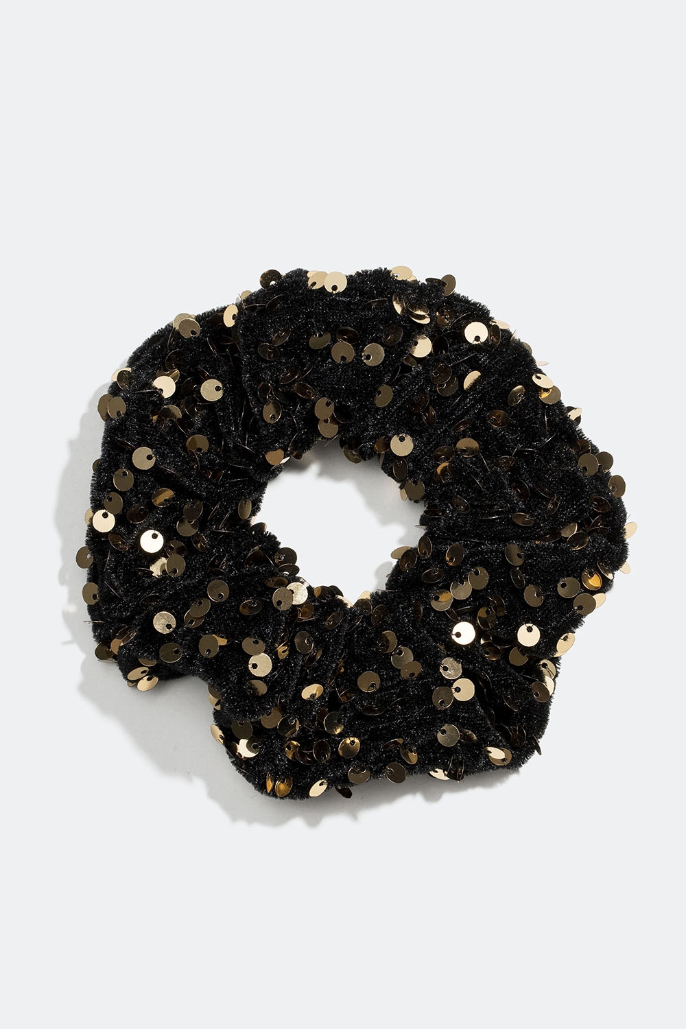 Svart scrunchie i imitert fløyel med gullfargede paljetter i gruppen Håraccessories / Scrunchies hos Glitter (332000922000)