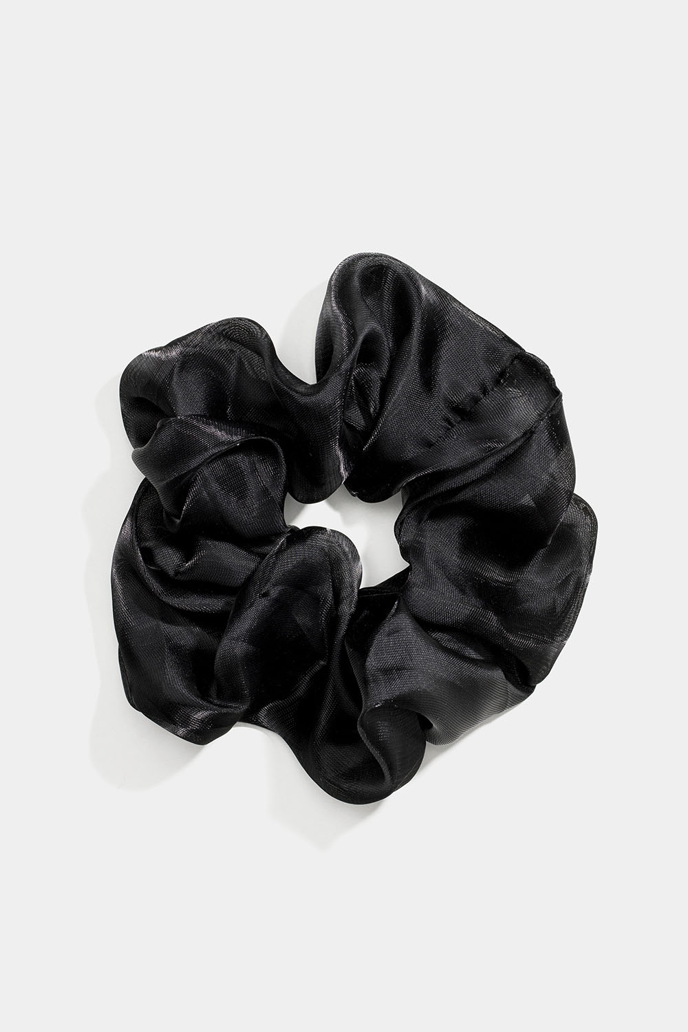 Scrunchie med skinnende svart stoff i gruppen Håraccessories / Scrunchies hos Glitter (332000989000)