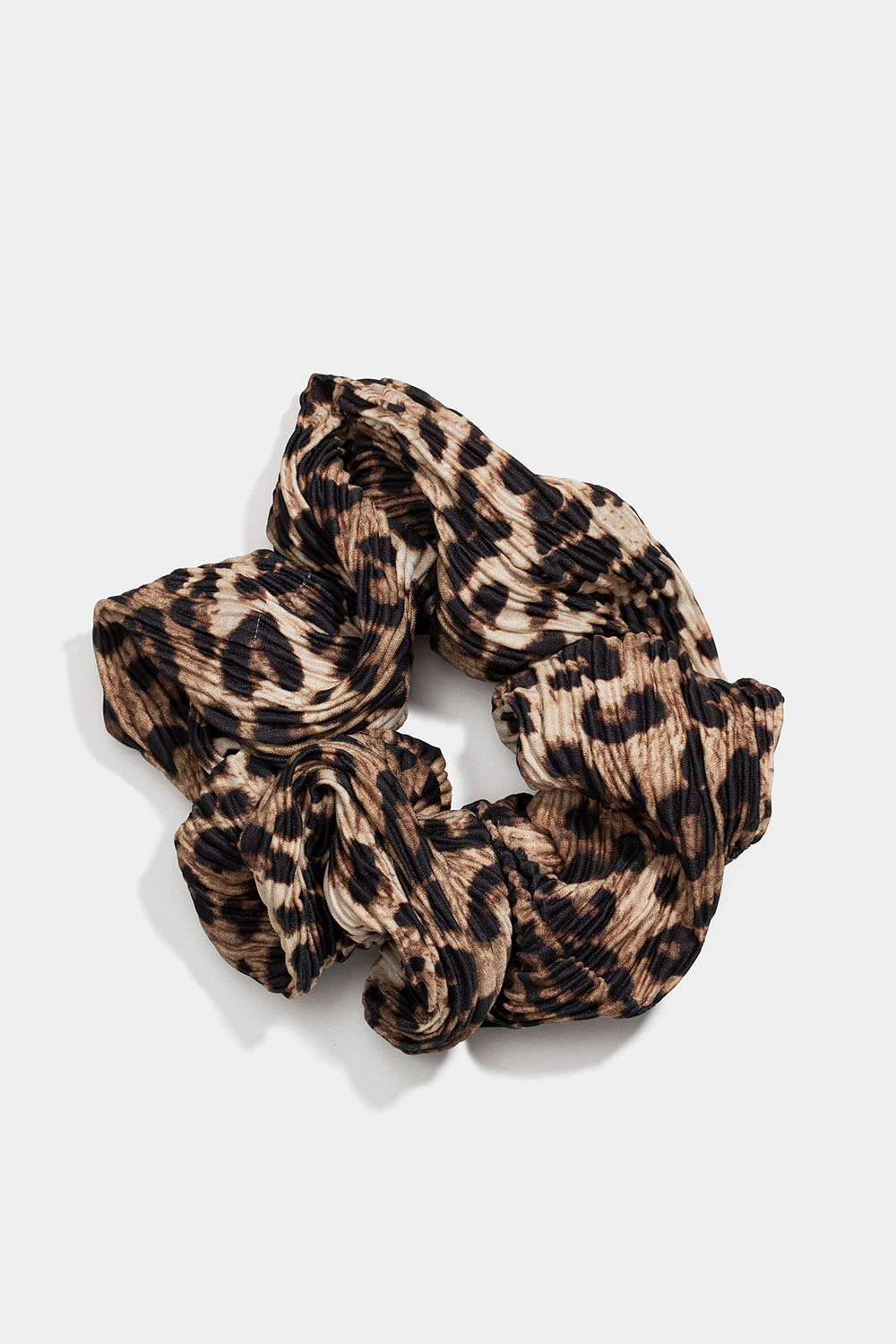 Plissert scrunchie i leopardmønster i gruppen Håraccessories / Scrunchies hos Glitter (332001080500)